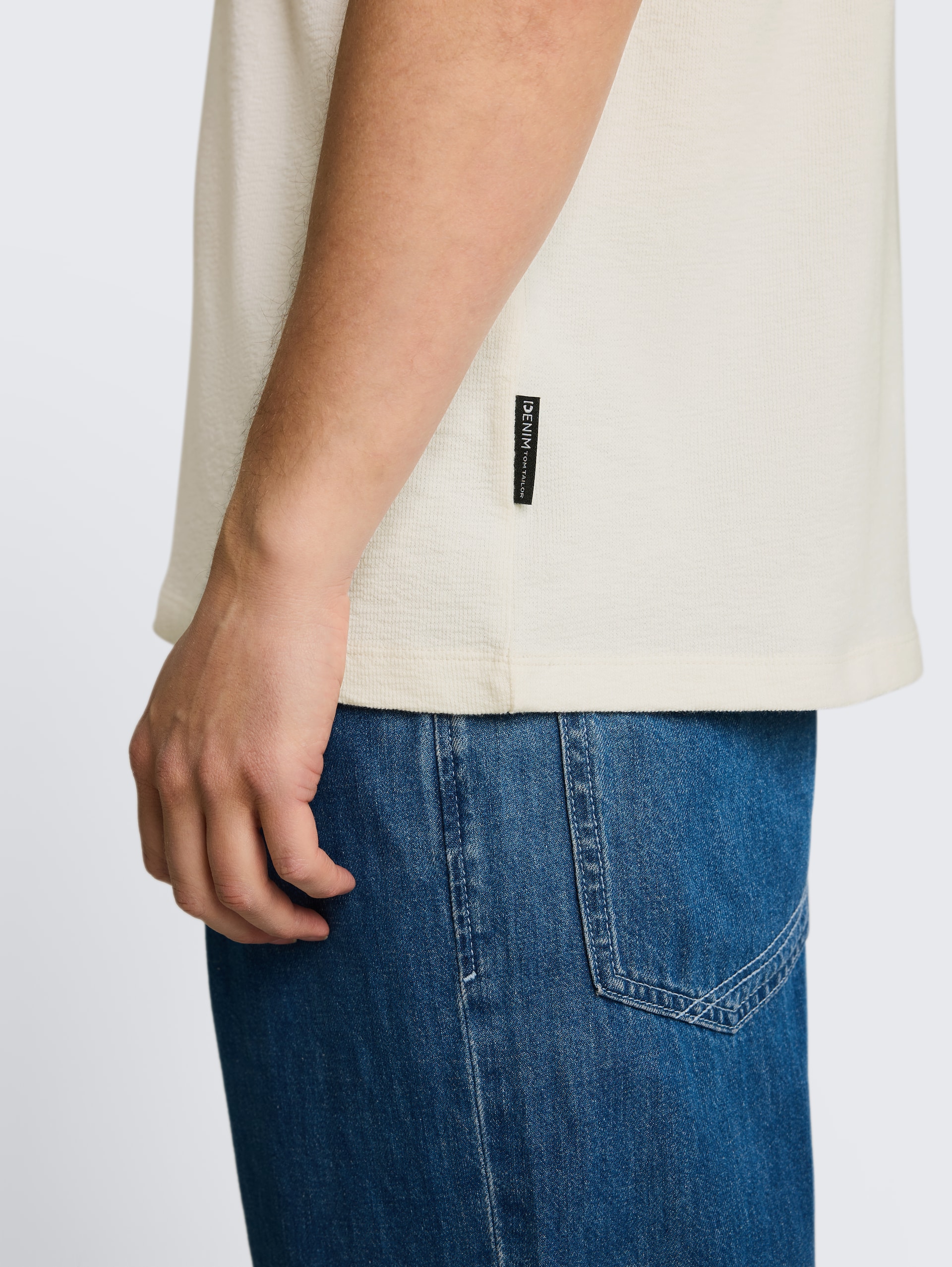 Terry T-Shirt aus Baumwolle - Wool White - Detail-Model-Ansicht