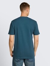 Terry T-Shirt aus Baumwolle - tide petrol - Auschnitt Model-Rückansicht