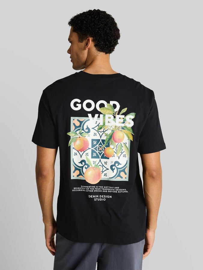T-shirt coupe décontractée avec imprimé dans le dos par Denim Male, Black