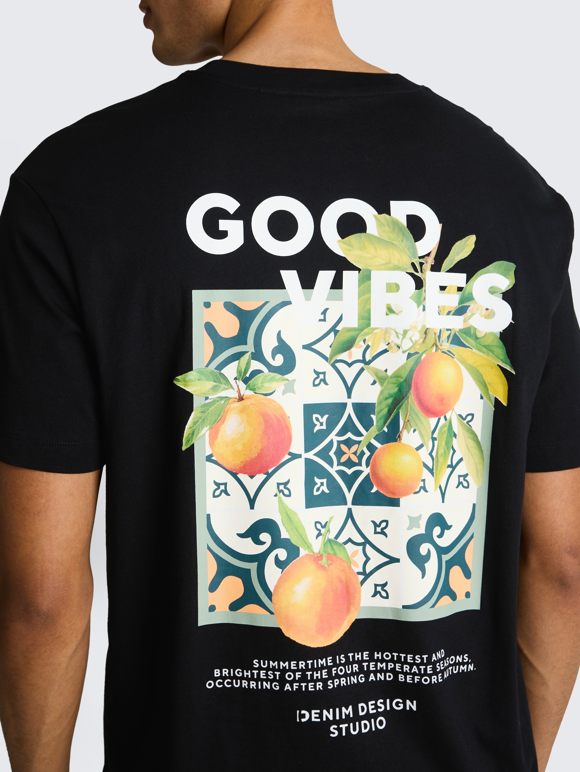T-shirt met relaxte pasvorm en print op de rug - Black - Detailaanzicht model