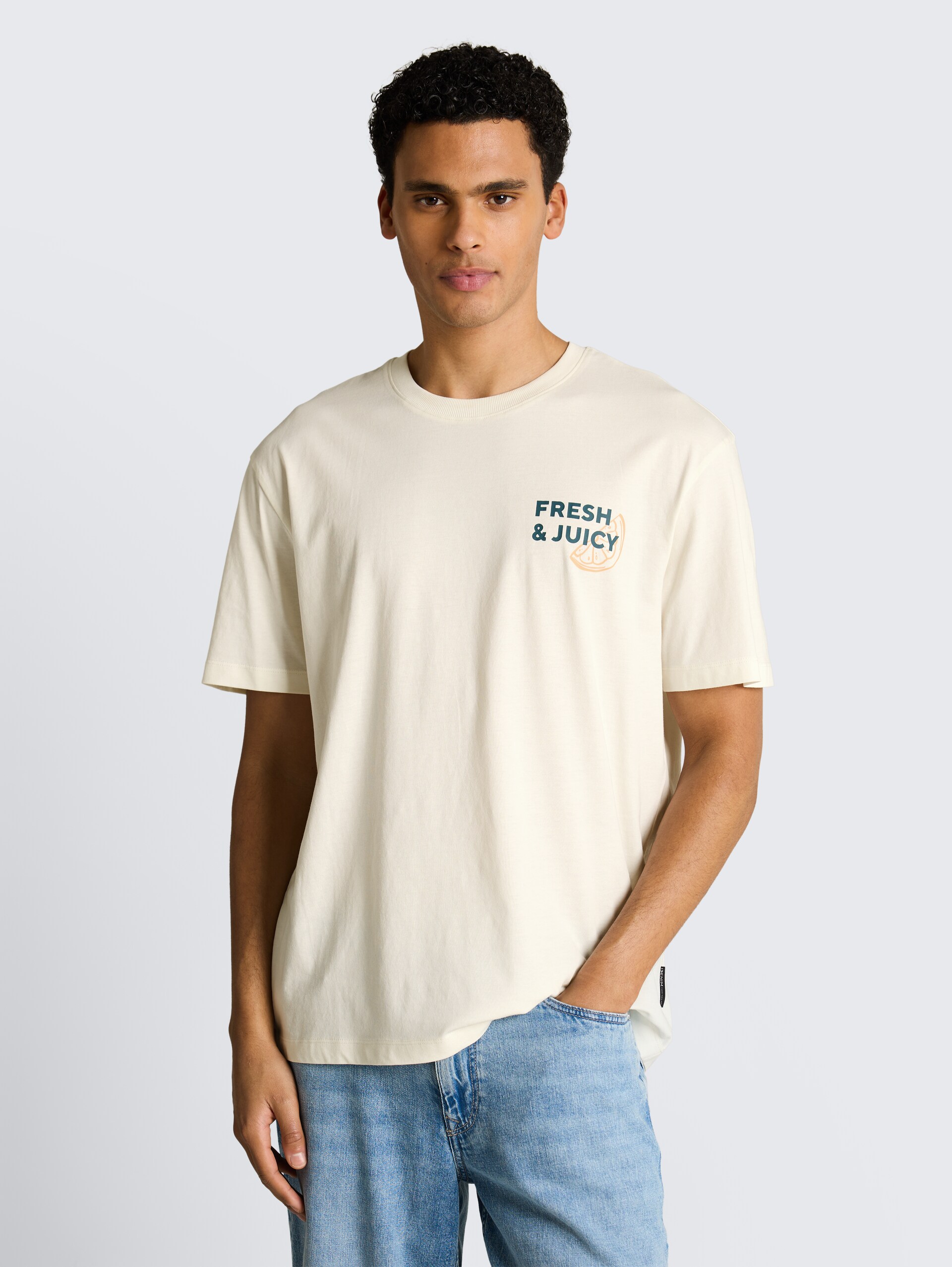 T-shirt met relaxte pasvorm en print op de rug - Wool White - Nek model vooraanzicht