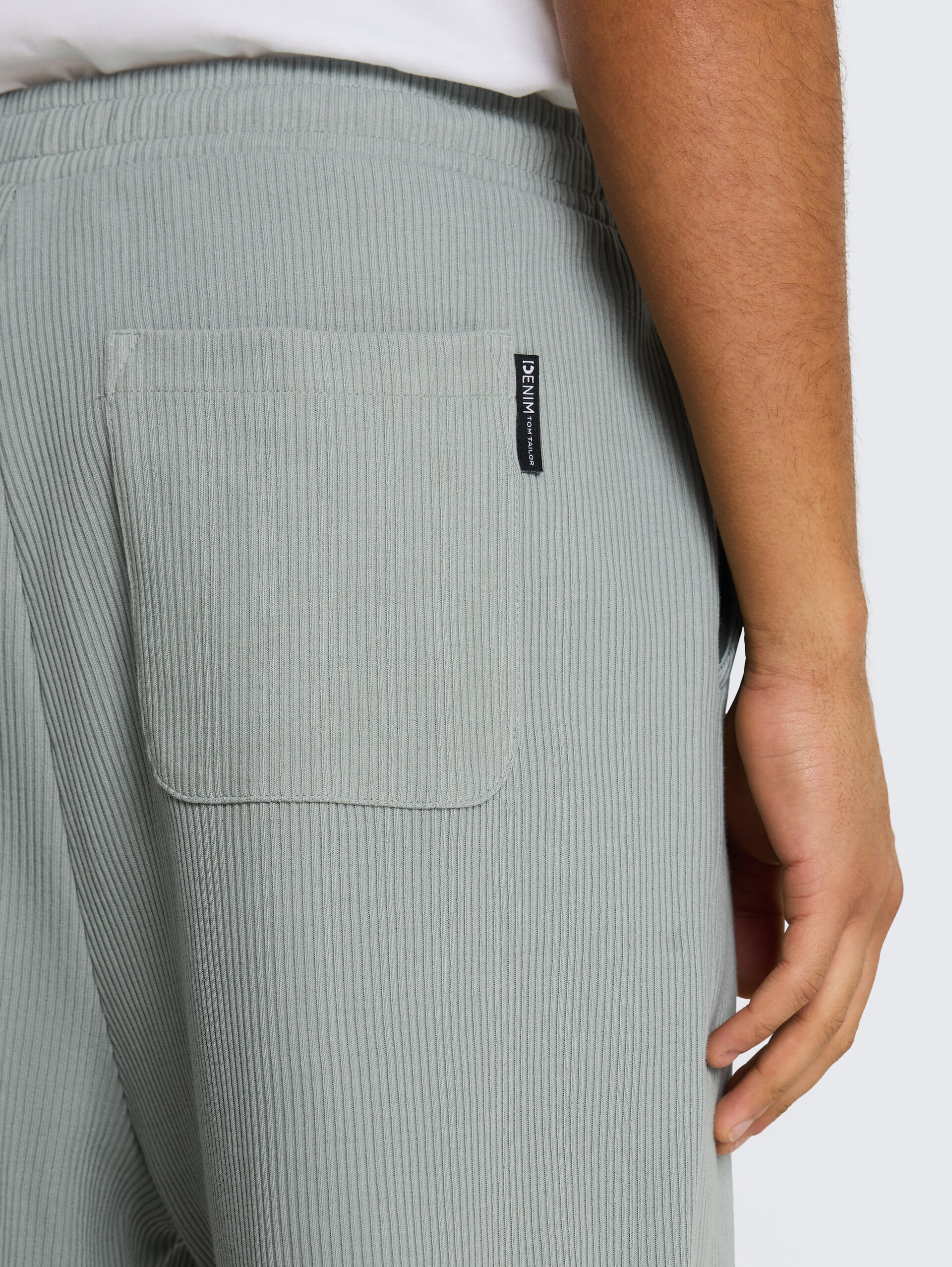 Sweatshorts met relaxte pasvorm - green mist - Detailaanzicht model
