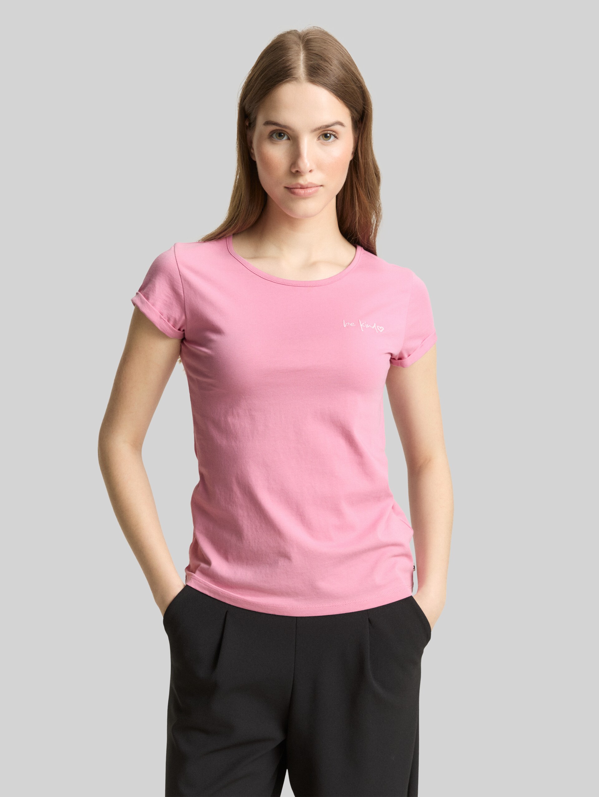 Slim fit T-shirt with embroidery - Soft Blush Rose - Neckline model front view