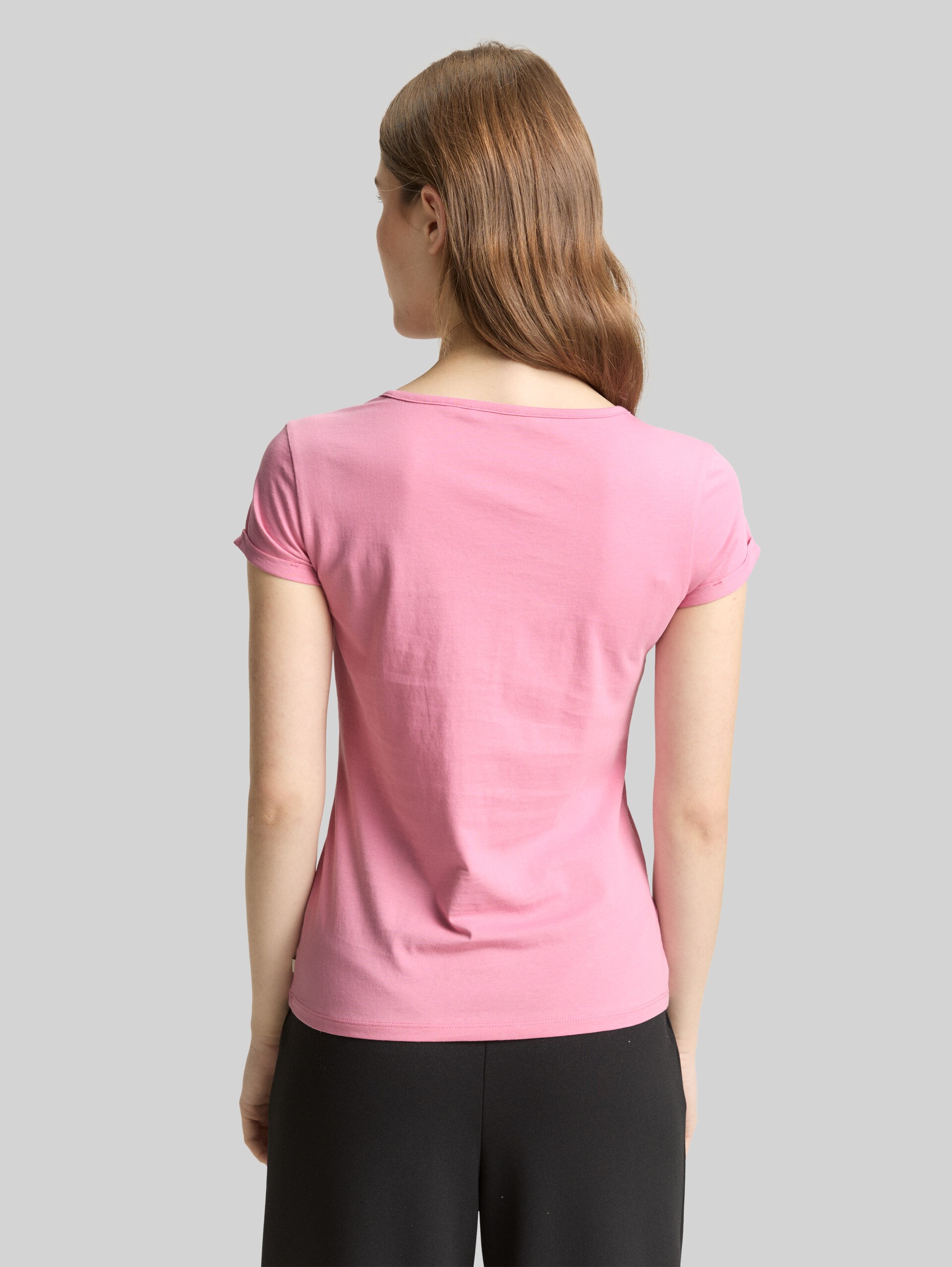 Slim fit T-shirt with embroidery - Soft Blush Rose - Neckline model-back view