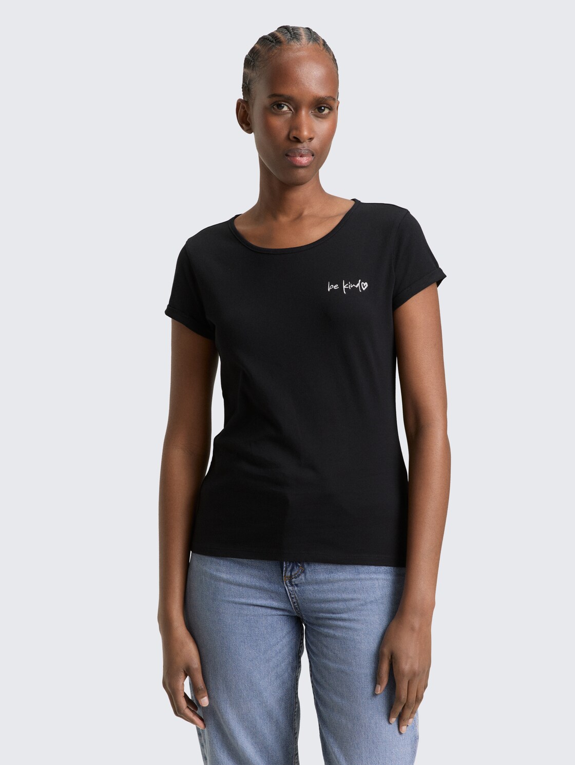 Slim Fit T-Shirt mit Stickerei - deep black - Ausschnitt Model-Vorderansicht