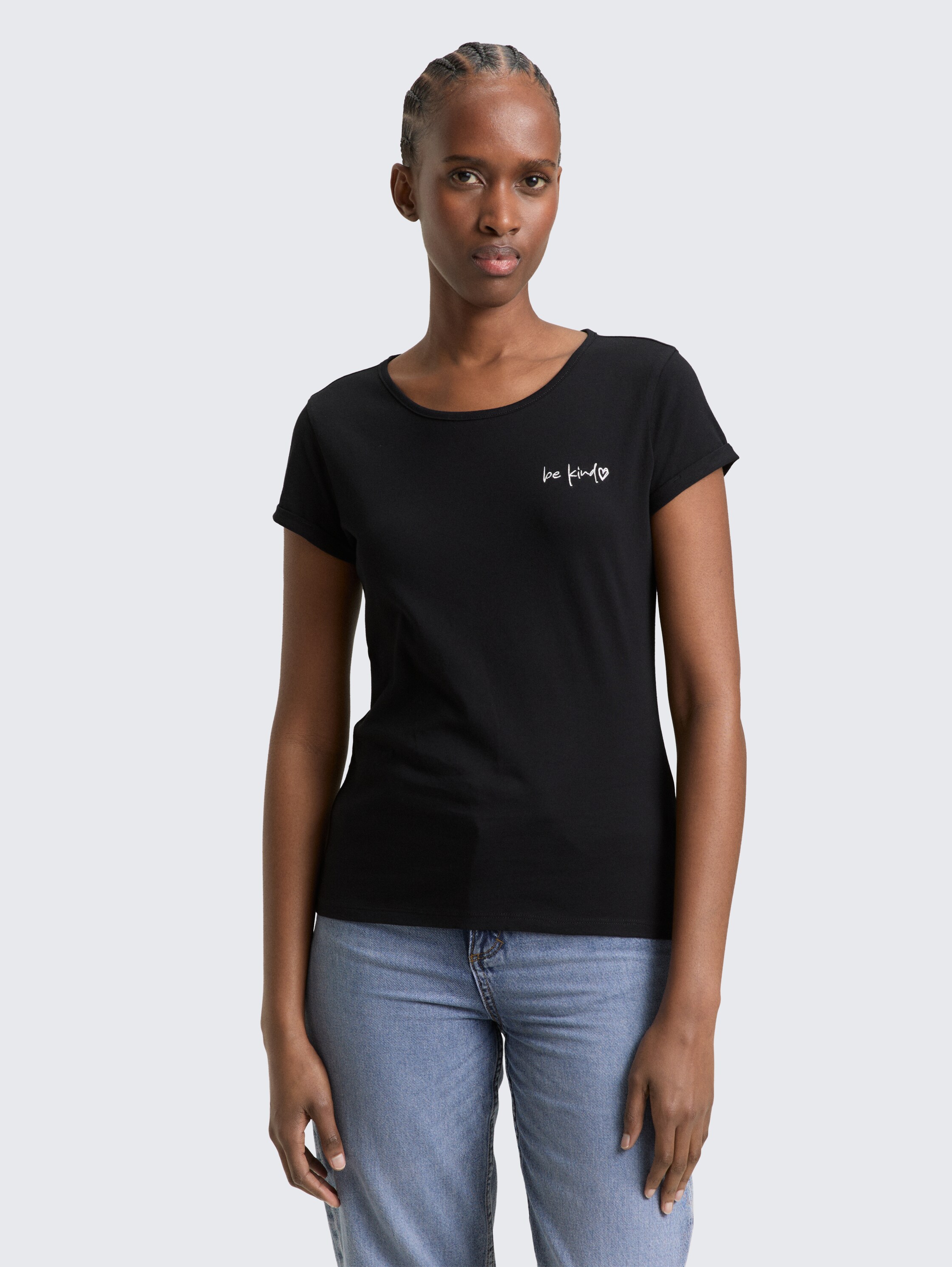Slim Fit T-Shirt mit Stickerei - deep black - Ausschnitt Model-Vorderansicht