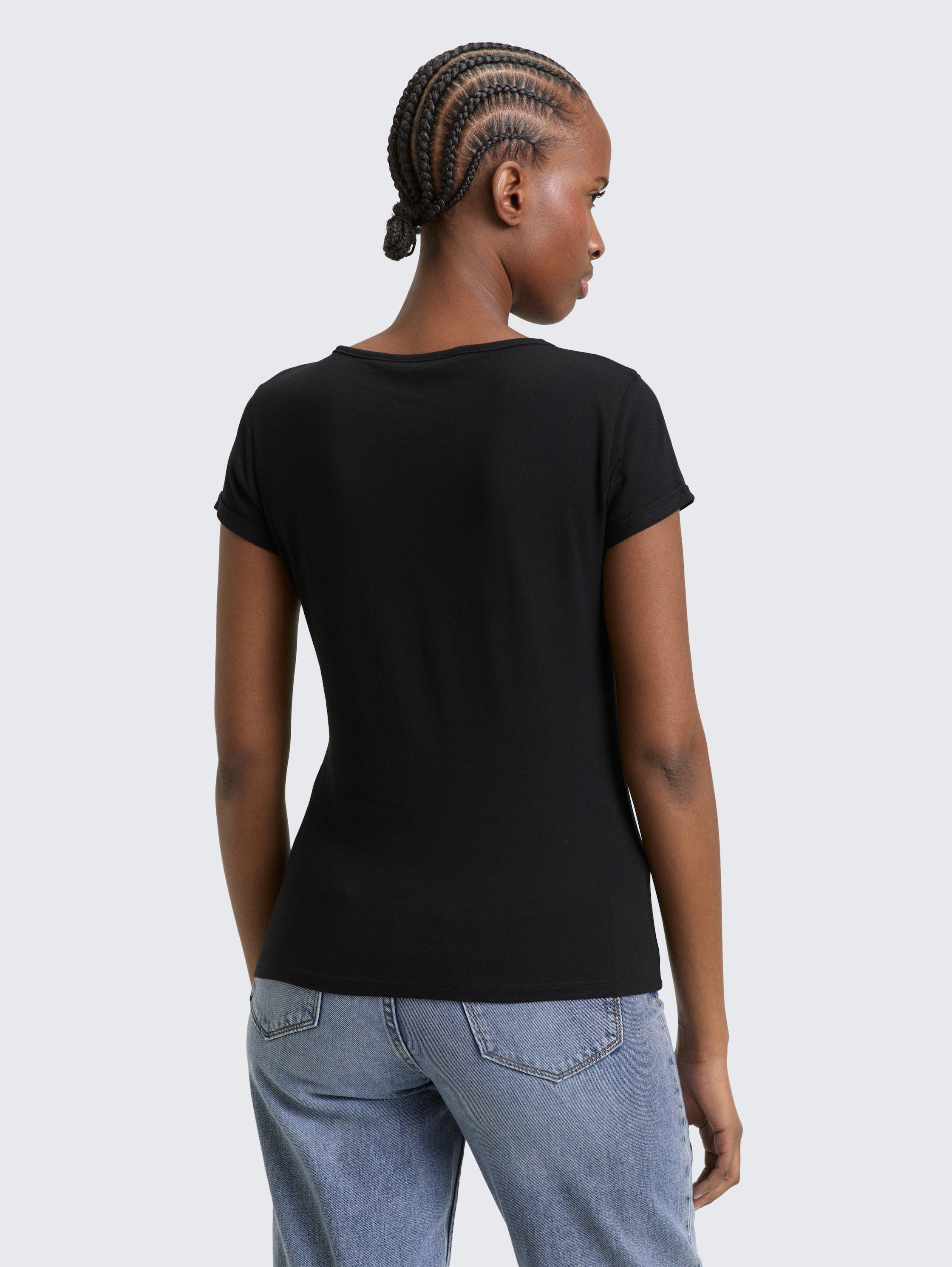 Slim Fit T-Shirt mit Stickerei - deep black - Auschnitt Model-Rückansicht