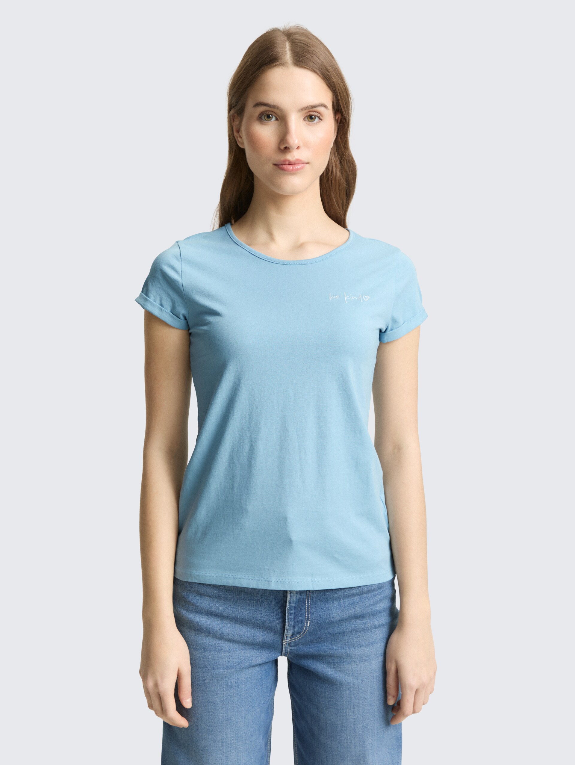 Slim Fit T-Shirt mit Stickerei - calm cloud blue - Ausschnitt Model-Vorderansicht
