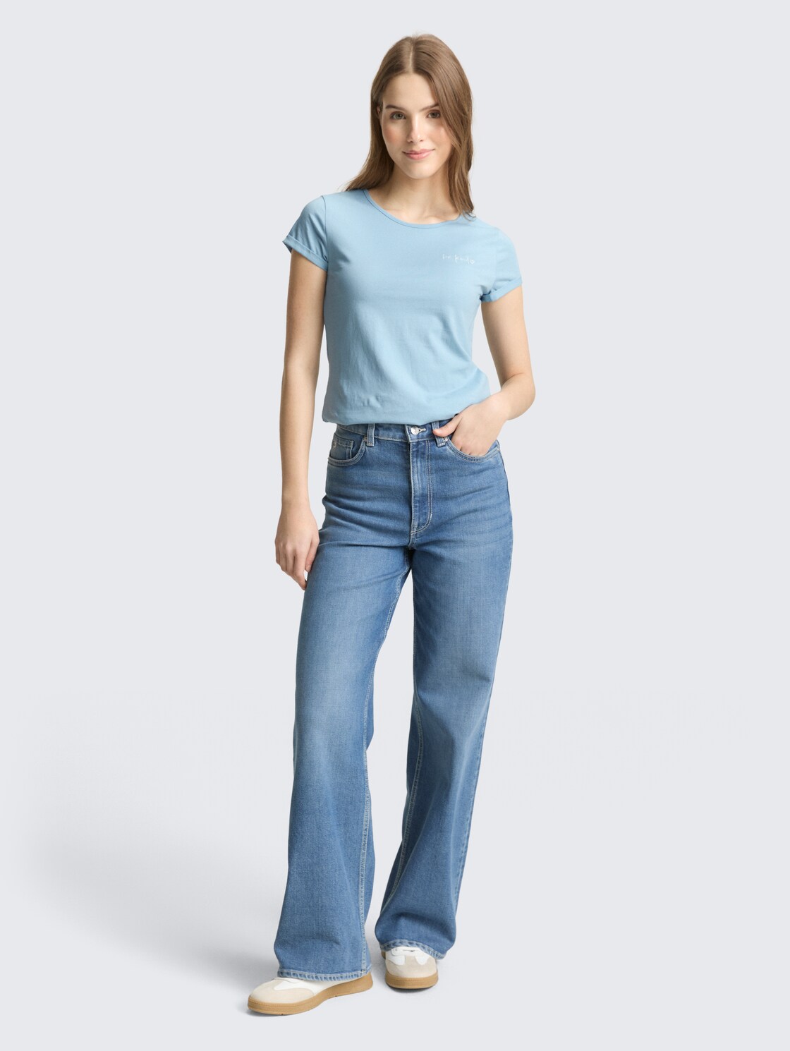 Slim Fit T-Shirt mit Stickerei - calm cloud blue - Model-Vorderansicht