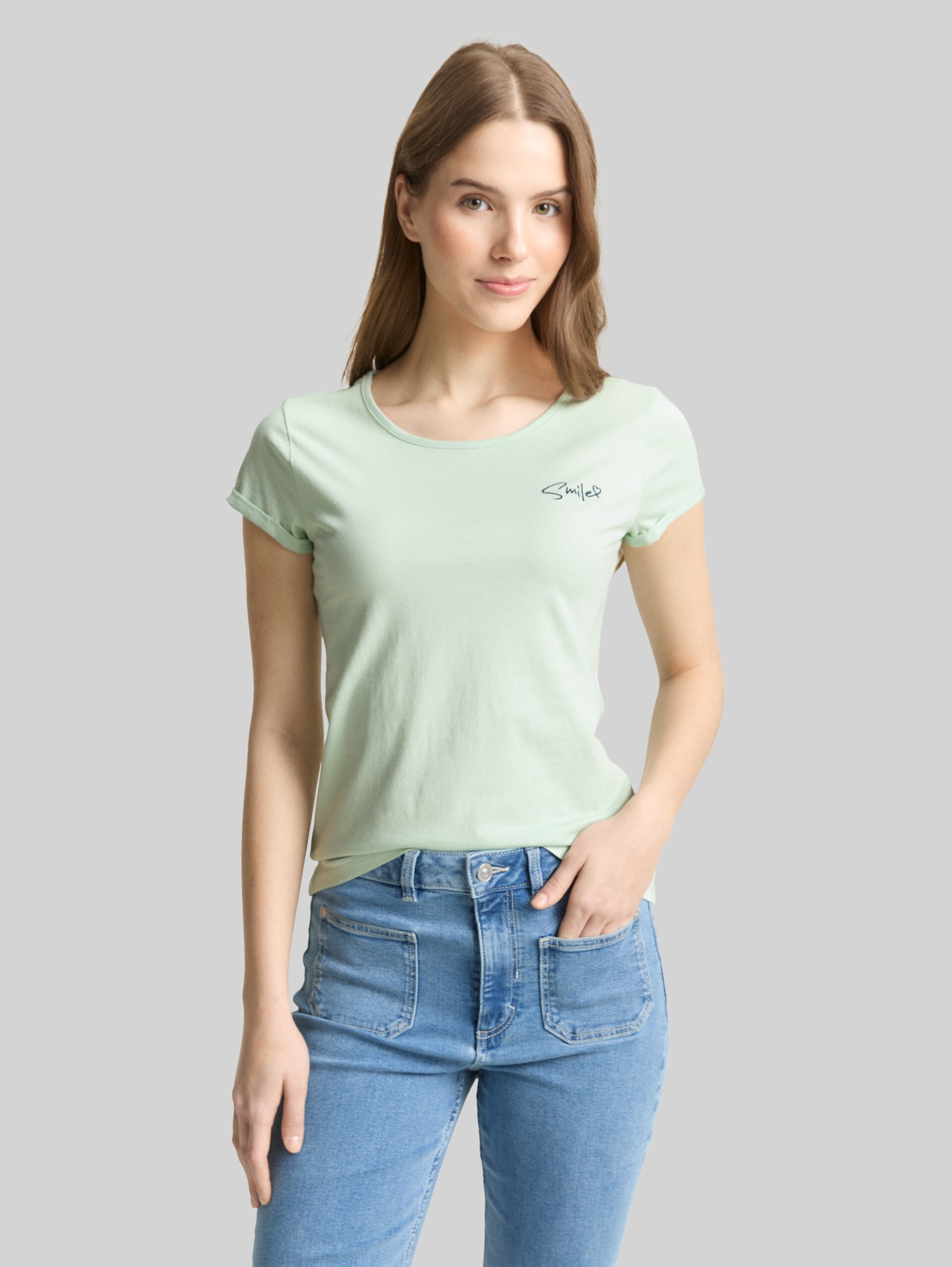 Slim fit T-shirt with embroidery - light matcha green - Neckline model front view