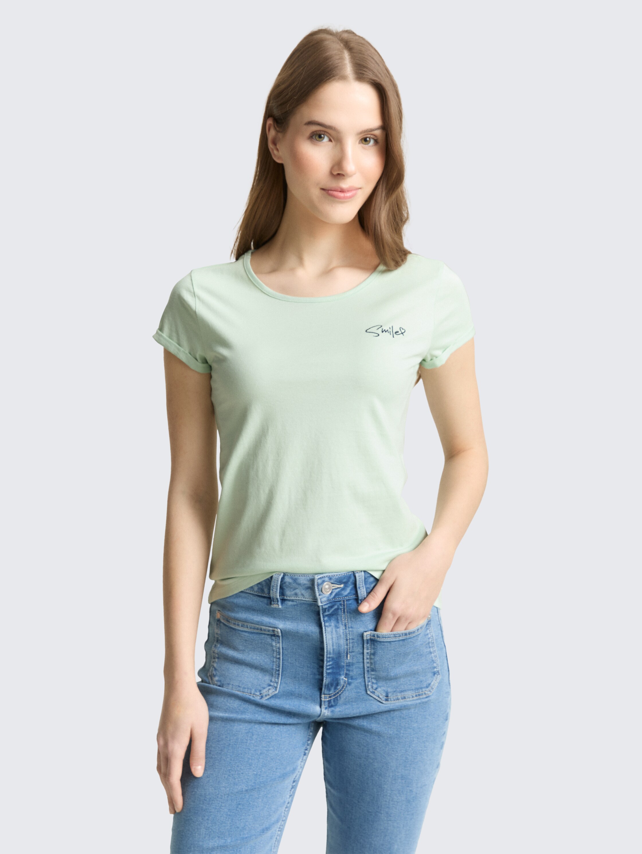 Slim Fit T-Shirt mit Stickerei - light matcha green - Ausschnitt Model-Vorderansicht