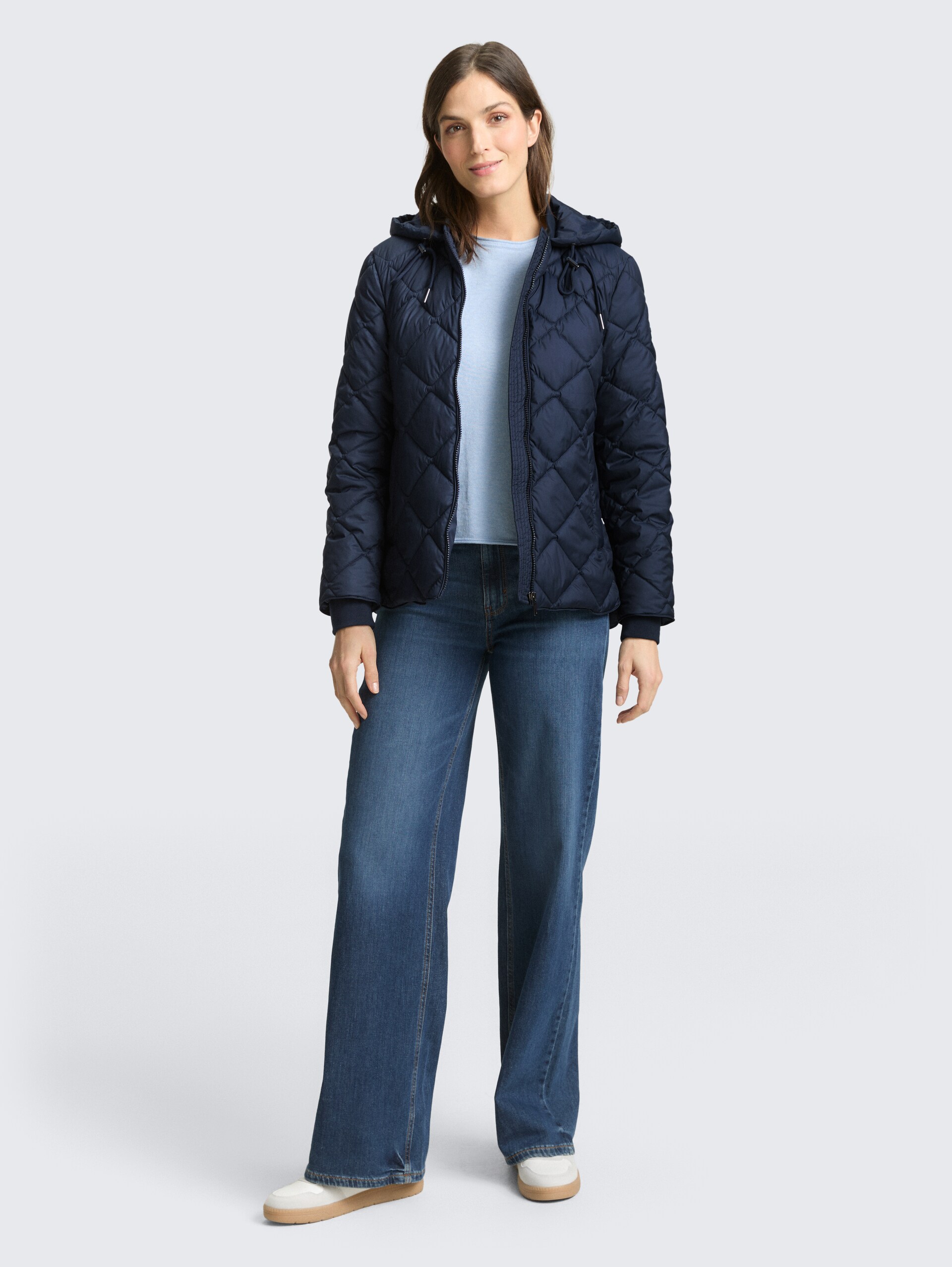 Lightweight Steppjacke mit Kapuze - sky captain blue - seitliche Model-Ansicht