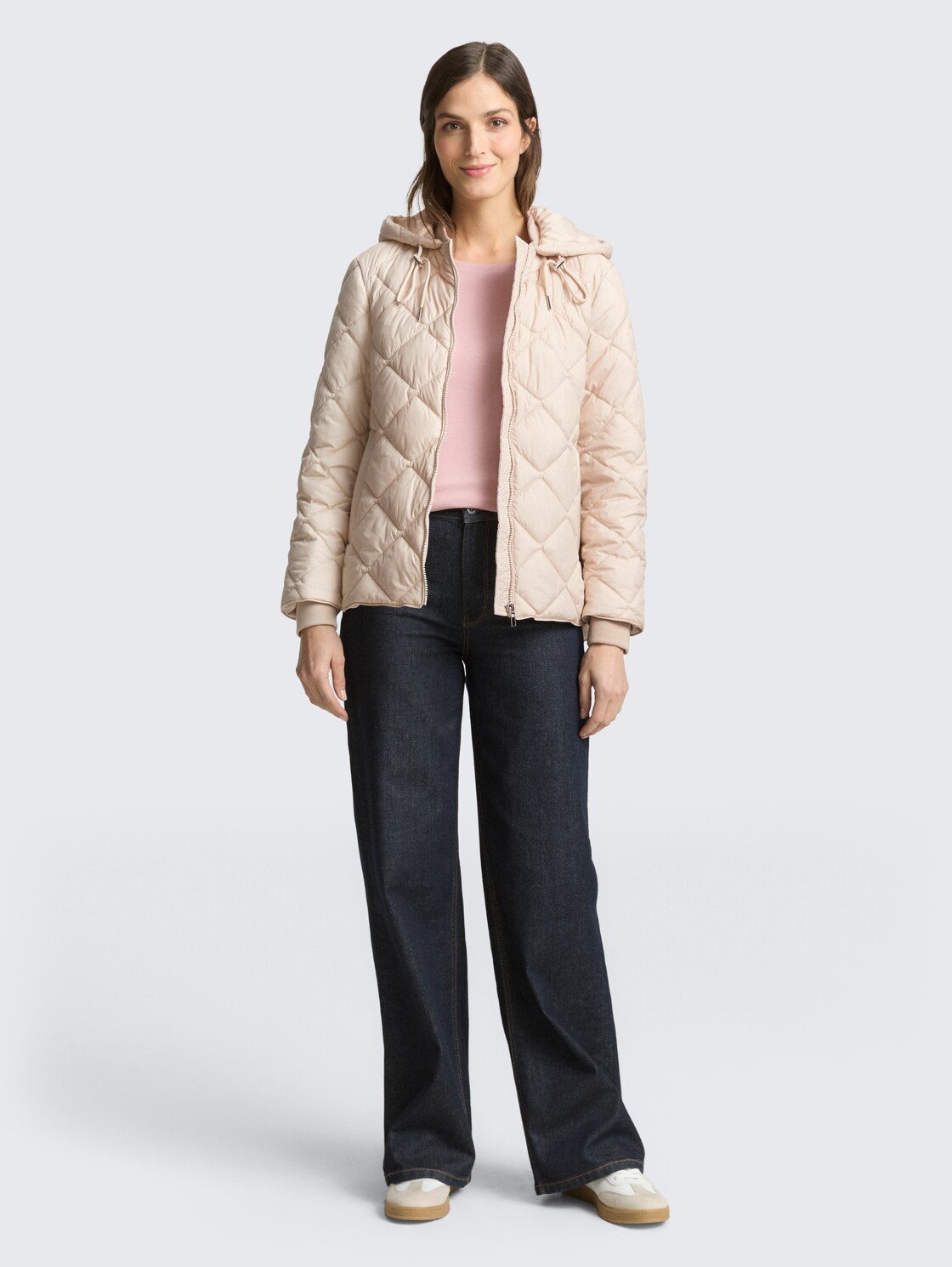 Lightweight Steppjacke mit Kapuze - sand stone beige - seitliche Model-Ansicht