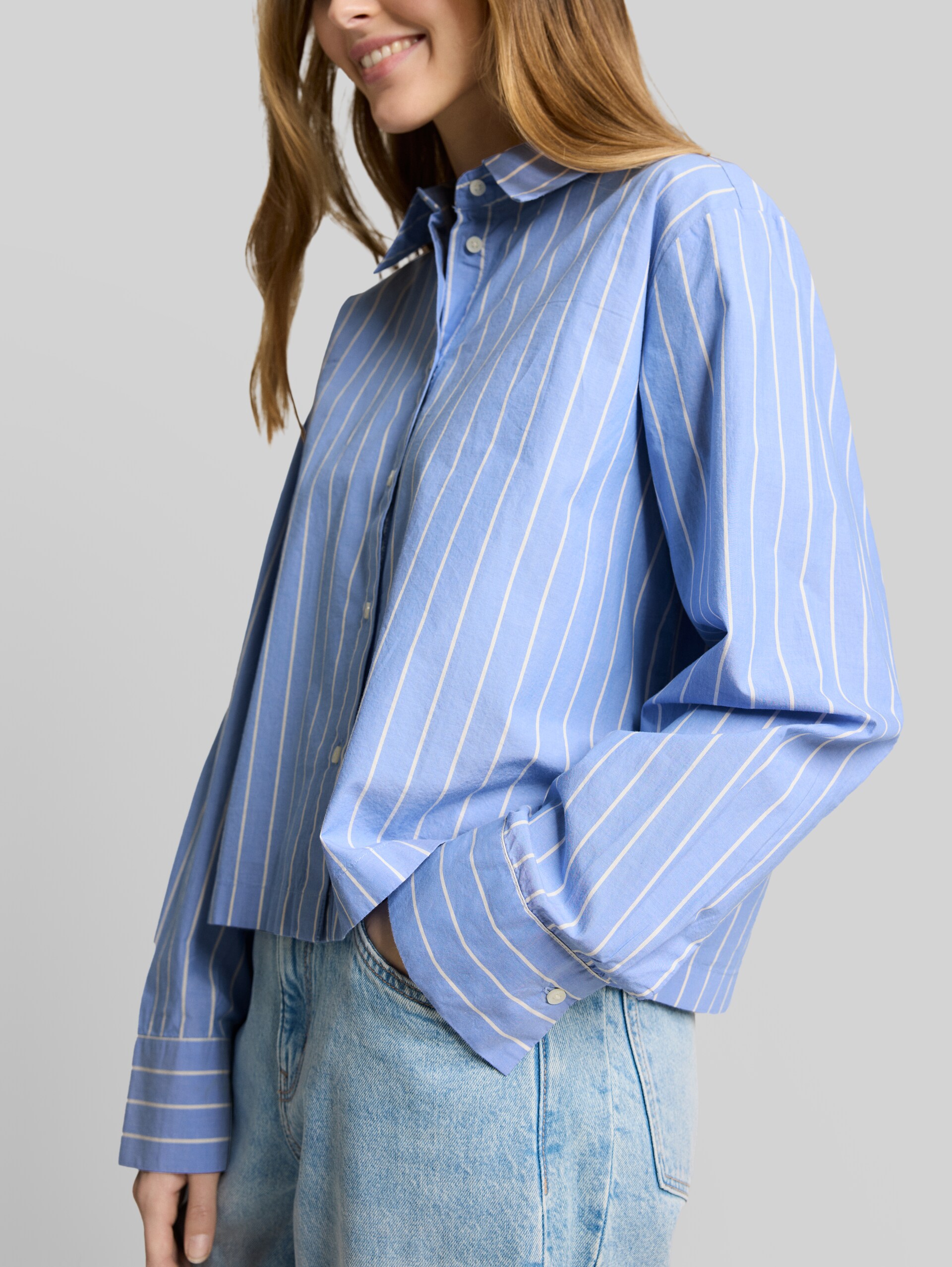 Boxy fit cotton shirt blouse - mid blue white stripe - Detail model view