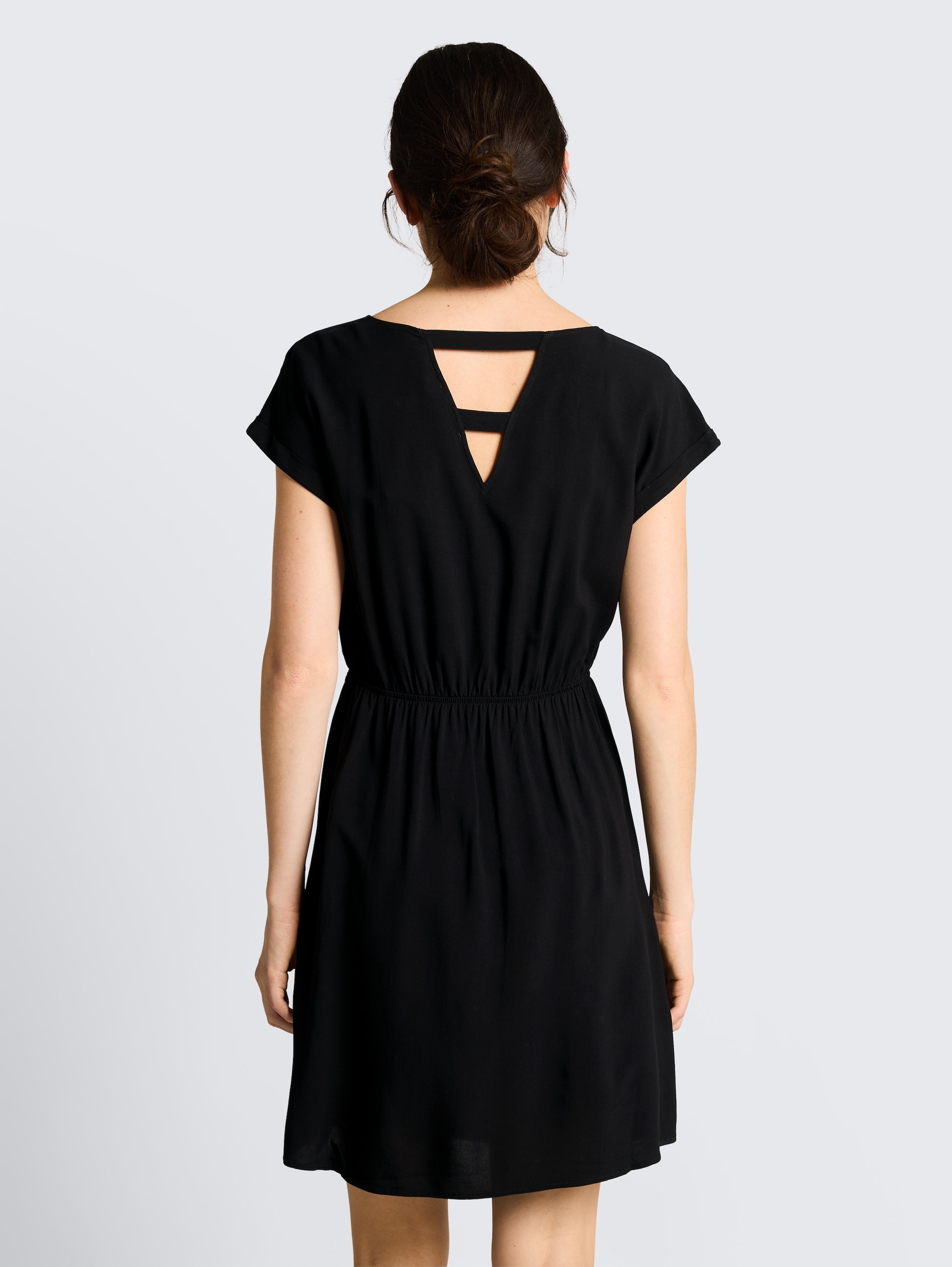Mini-Kleid mit Schleifen-Detail - deep black - Model-Rückansicht