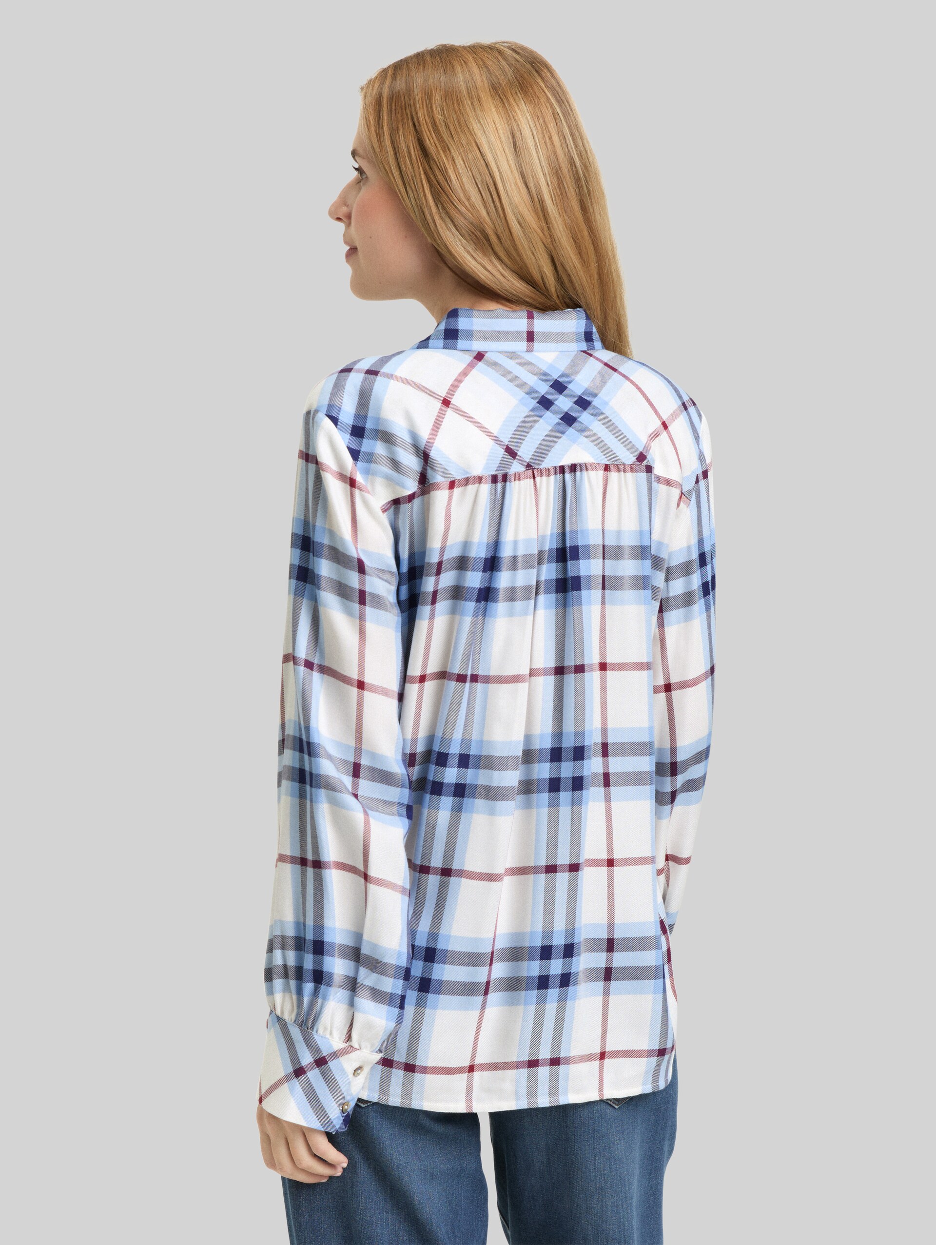 Bluse mit Karomuster - off white blue big check - Auschnitt Model-Rückansicht