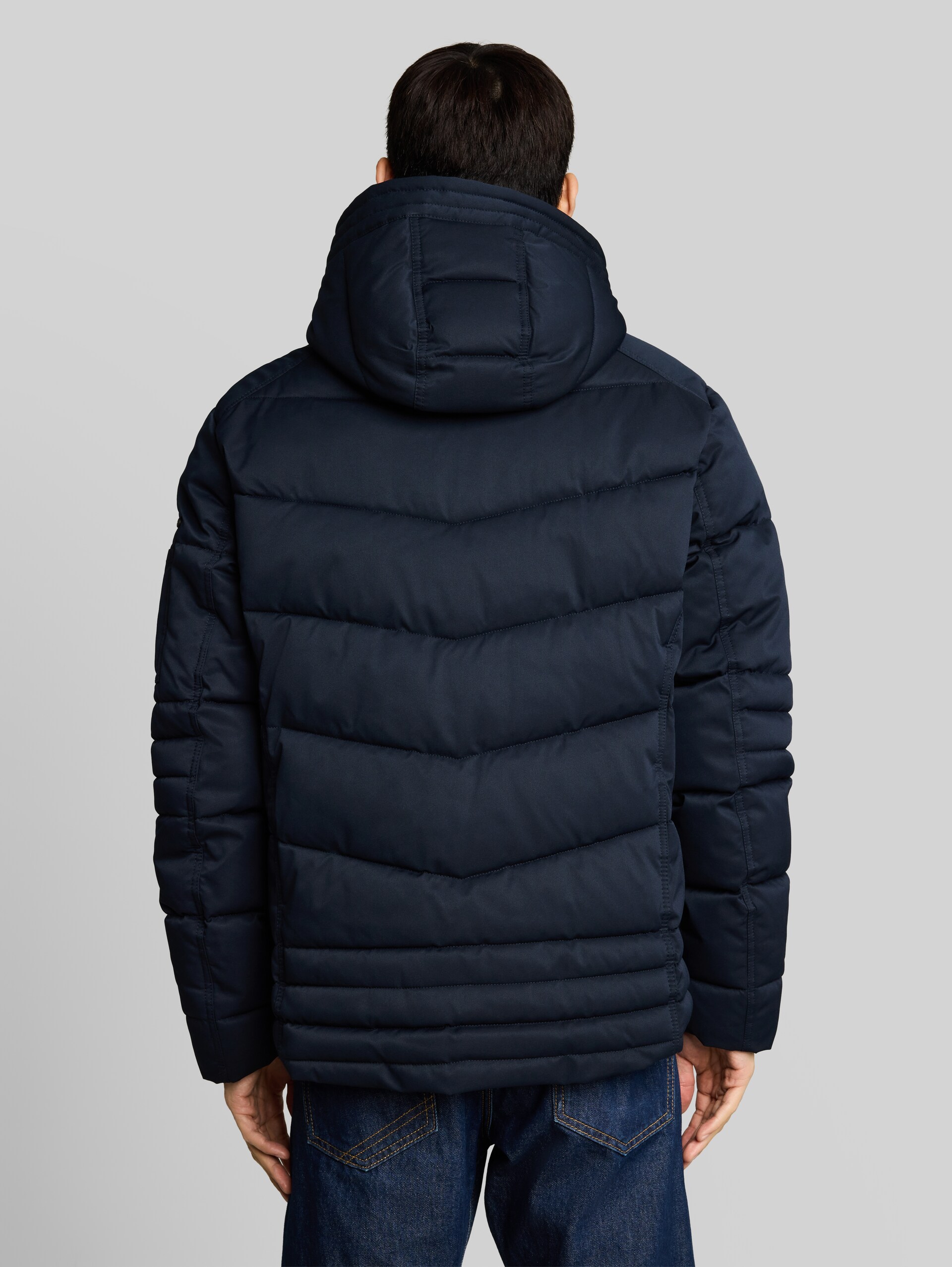Puffer-Jacke mit abnehmbarer Kapuze - sky captain blue - Model-Rückansicht