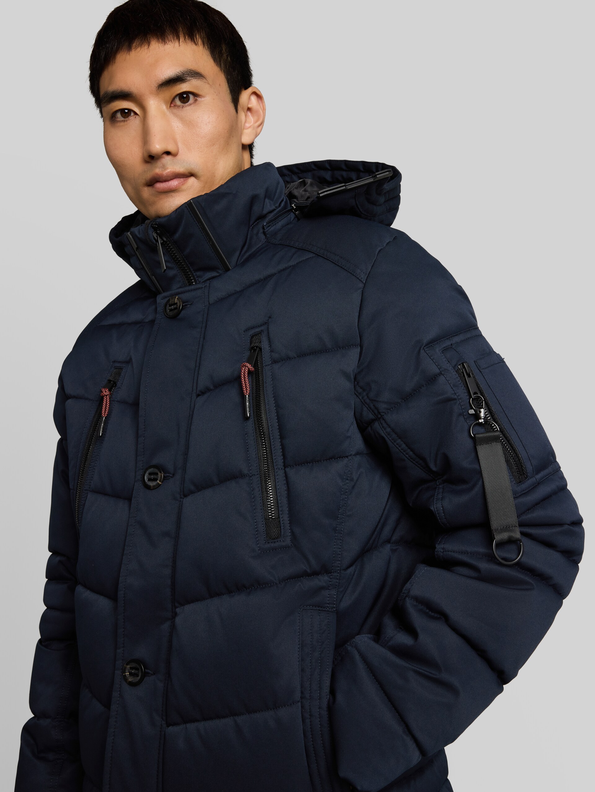 Puffer-Jacke mit abnehmbarer Kapuze - sky captain blue - Detail-Model-Ansicht