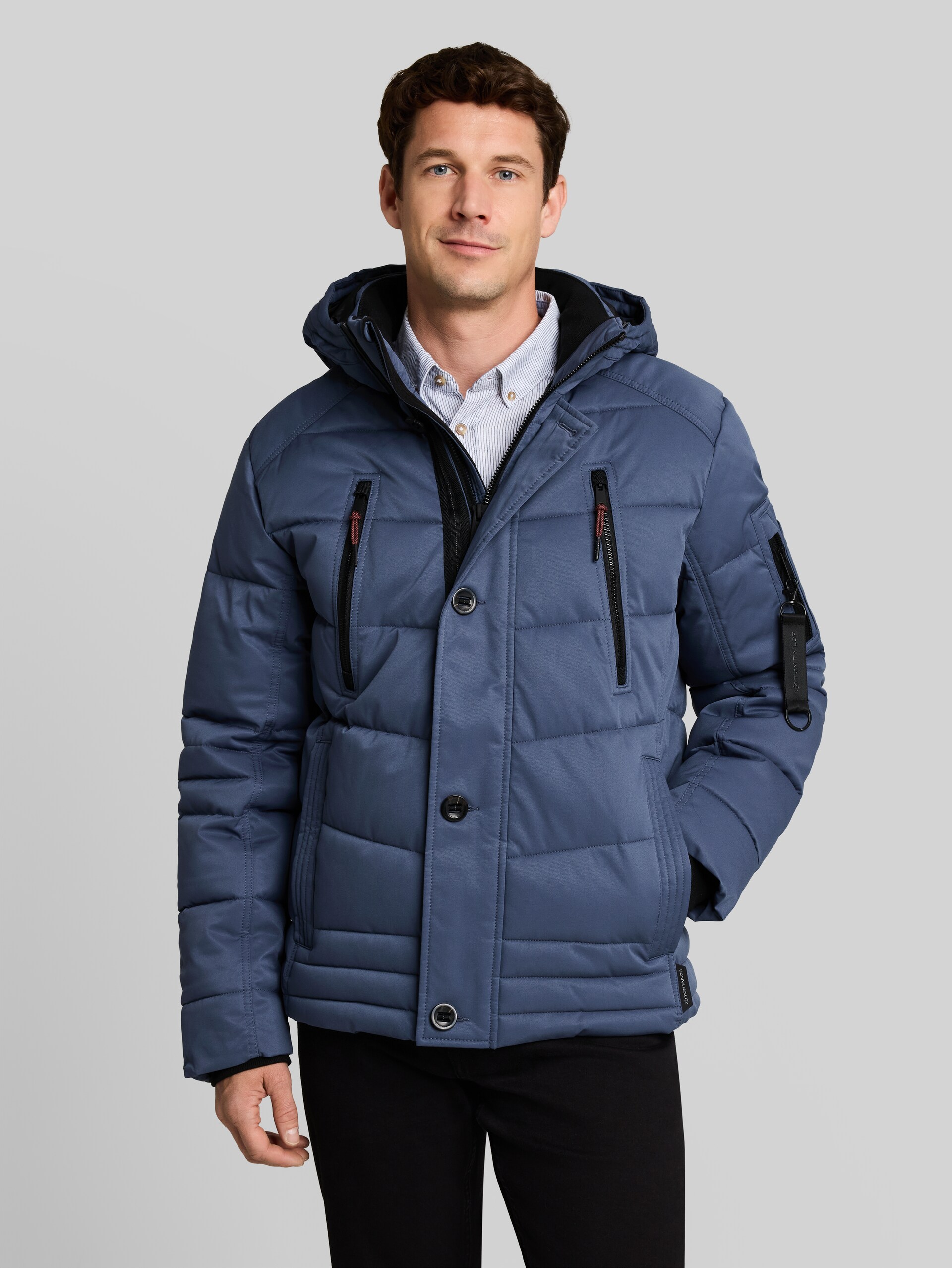 Puffer-Jacke mit abnehmbarer Kapuze - Vintage Indigo Blue - Model-Vorderansicht