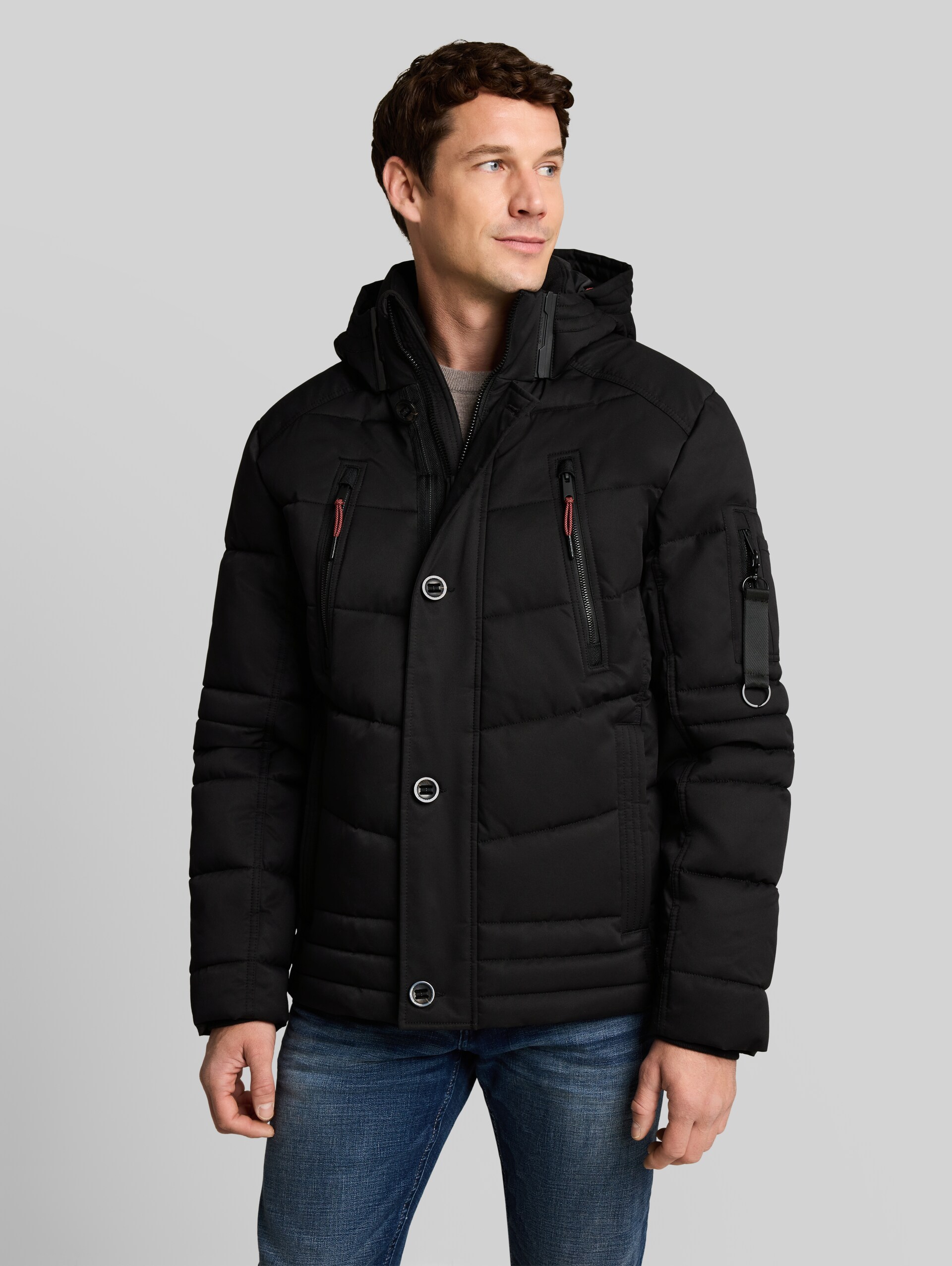 Puffer-Jacke mit abnehmbarer Kapuze - Black - Model-Vorderansicht