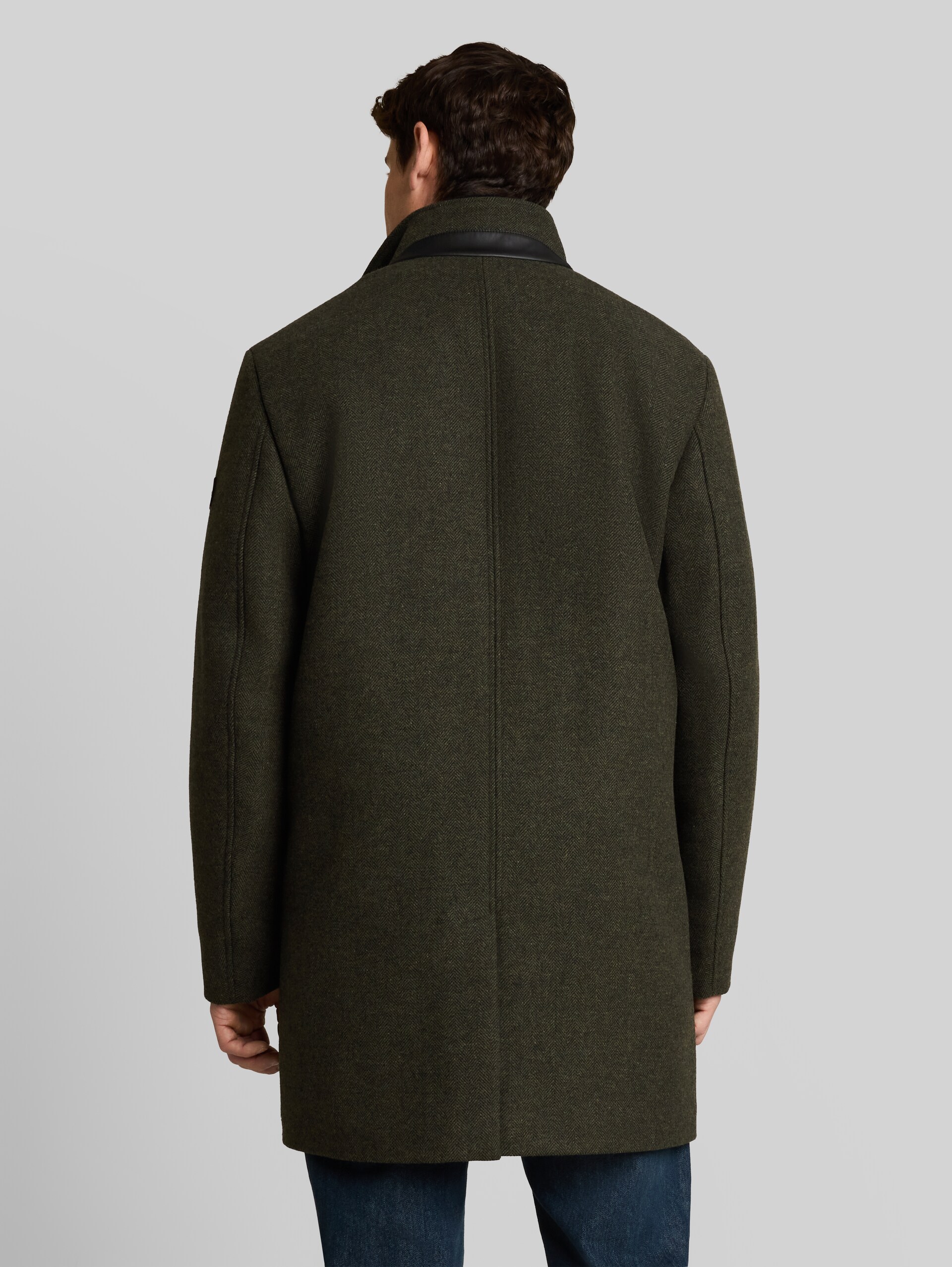2-in-1 wollen jas met uitneembaar inzetstuk - dark black green herringbone - Model-achteraanzicht