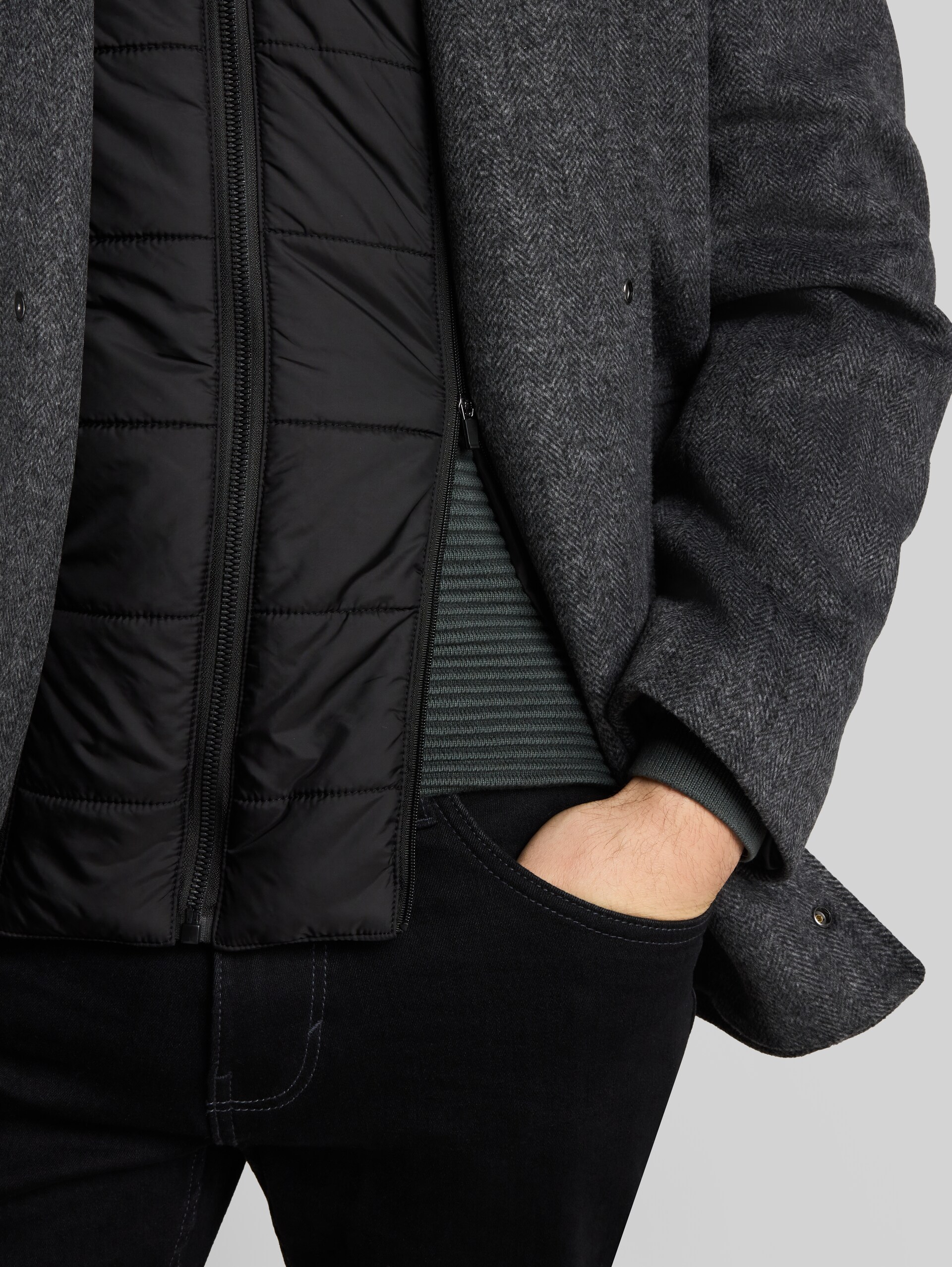 2-in-1 wollen jas met uitneembaar inzetstuk - dark grey black herringbone - Detailaanzicht model