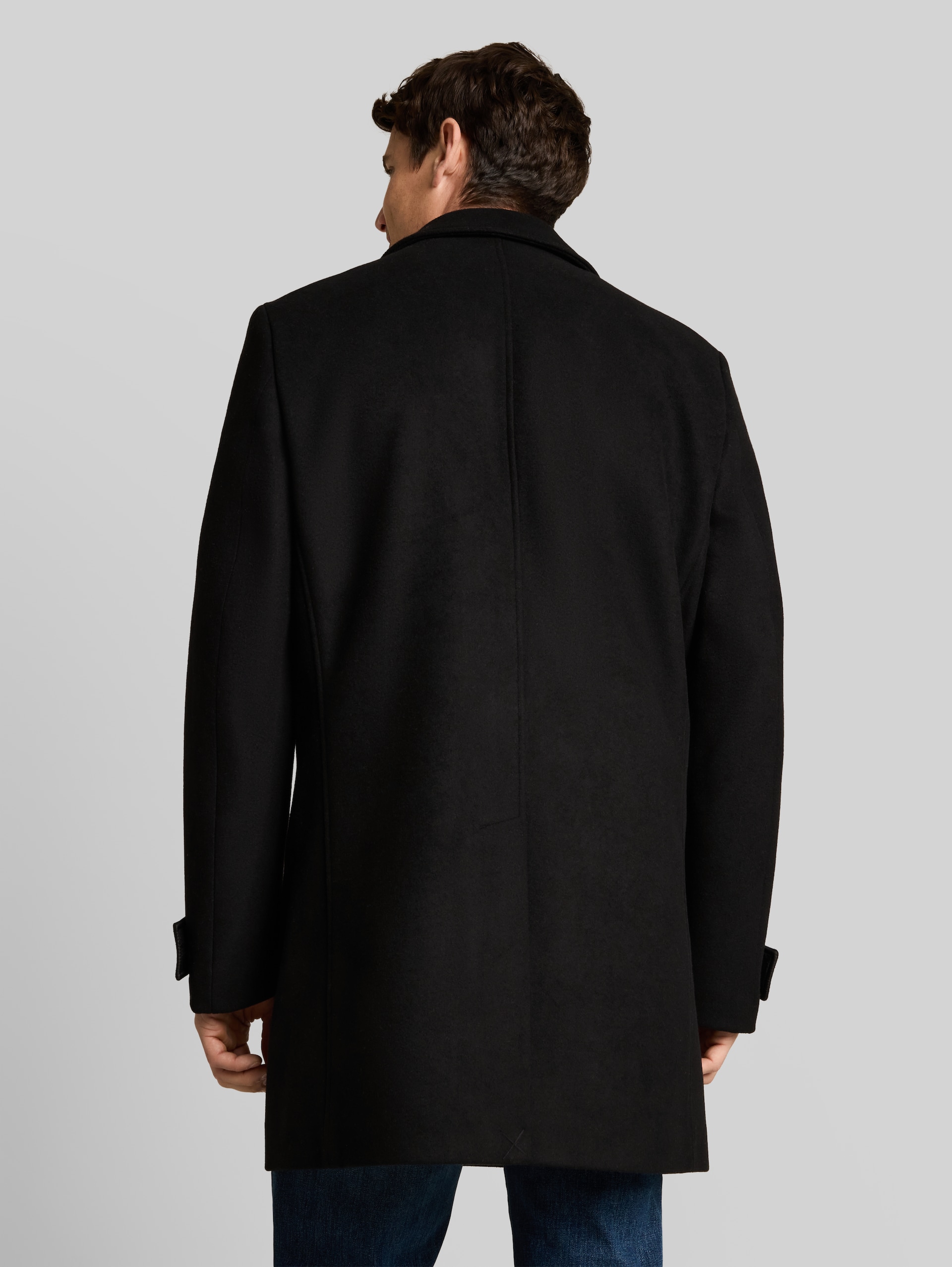Wollmantel mit Reverskragen - Black - Model-Rückansicht