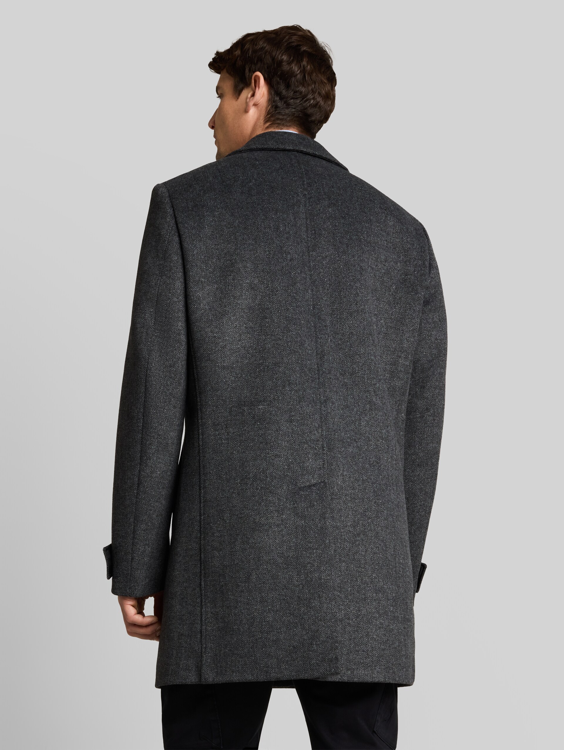 Wollmantel mit Reverskragen - dark grey black herringbone - Model-Rückansicht