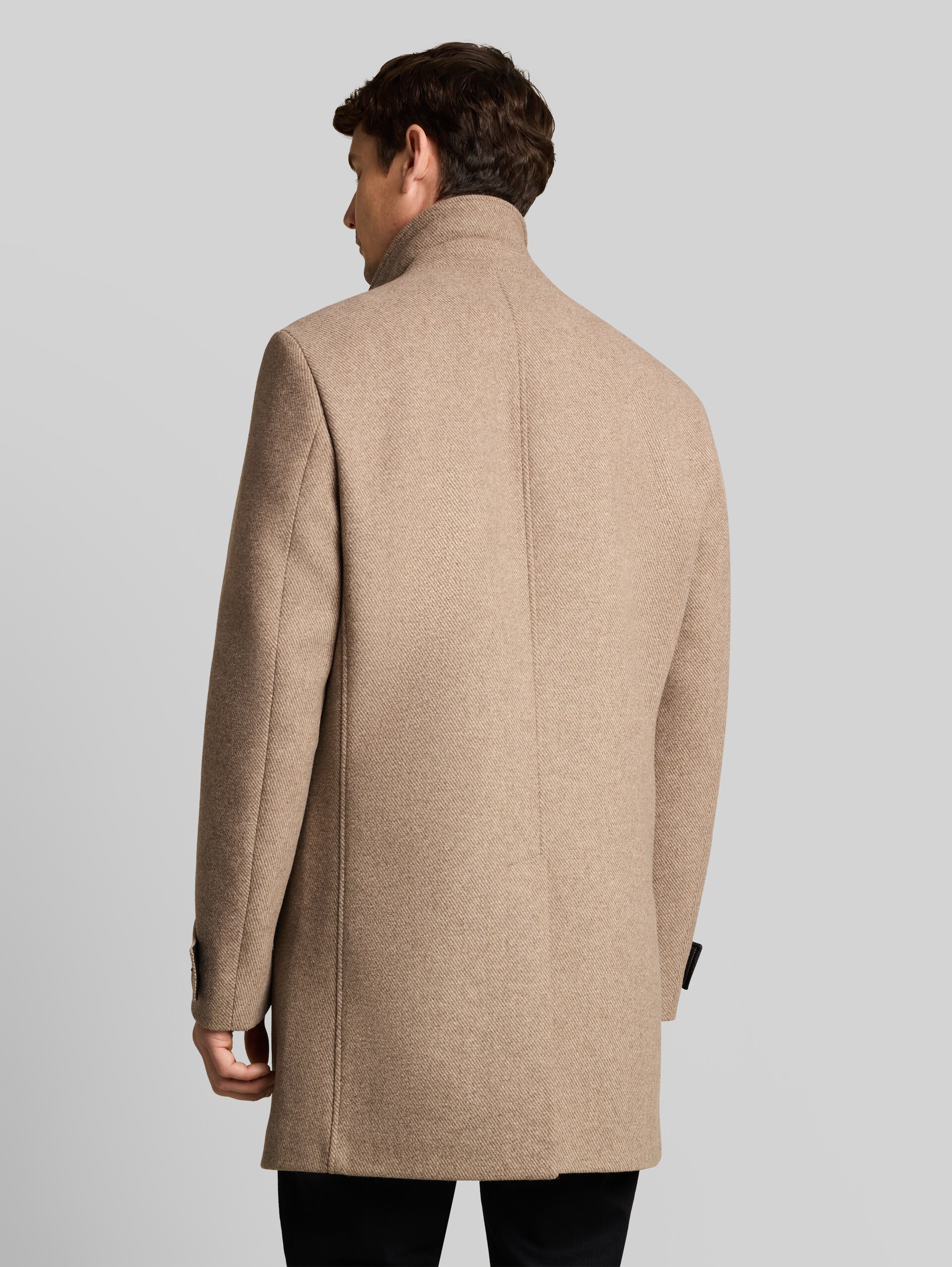 Wollmantel mit Reverskragen - mid beige melange twill - Model-Rückansicht