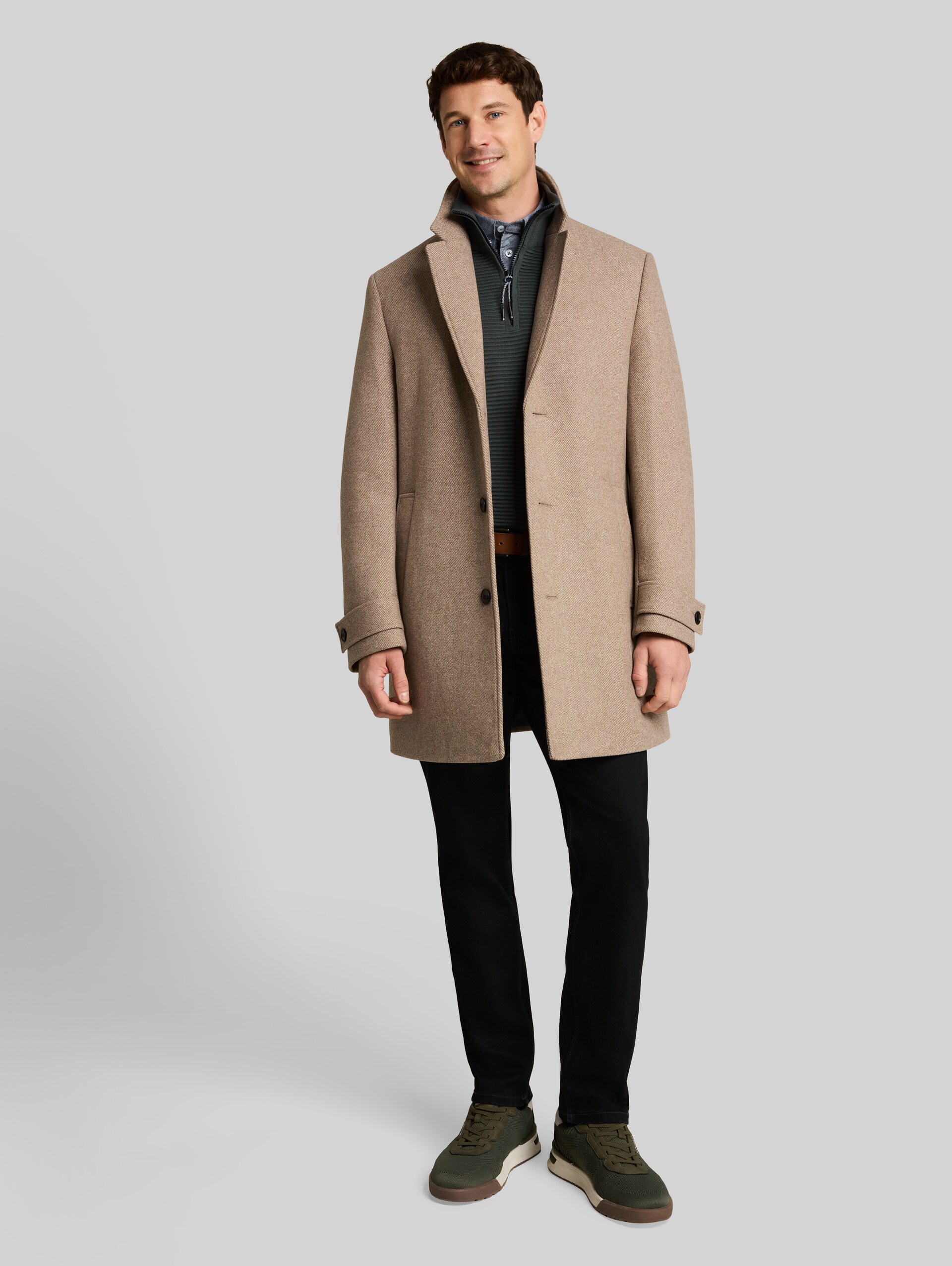Wollmantel mit Reverskragen - mid beige melange twill - seitliche Model-Ansicht