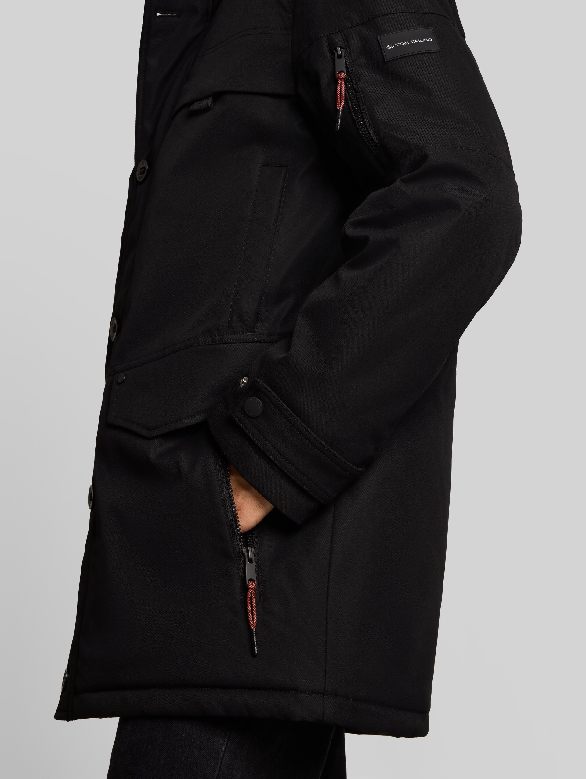 Puffer-Parka mit abnehmbarer Kapuze - Black - Detail-Model-Ansicht