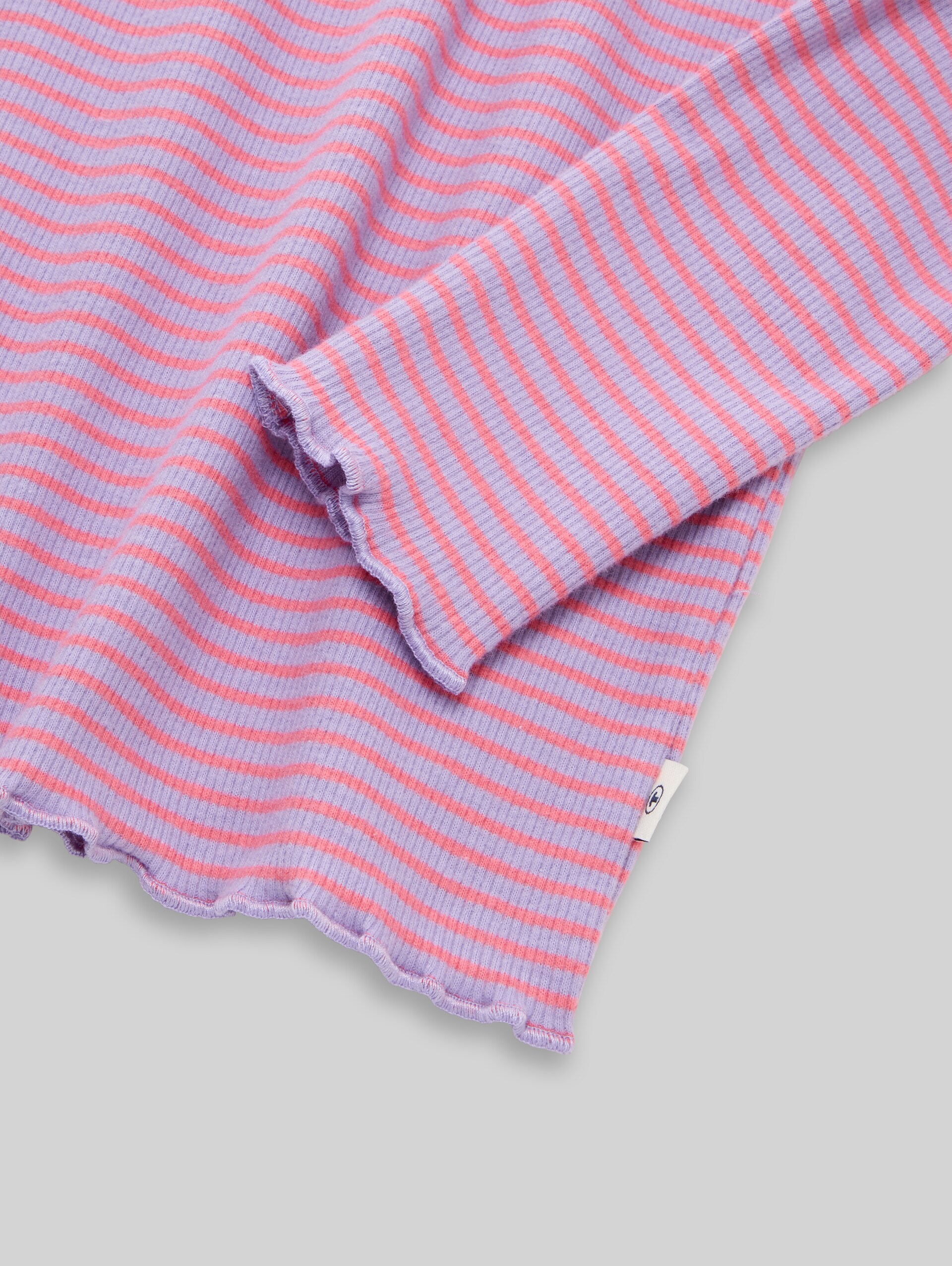 Langarmshirt mit Streifenmuster - coral and purple thin stripe - Detail-Model-Ansicht