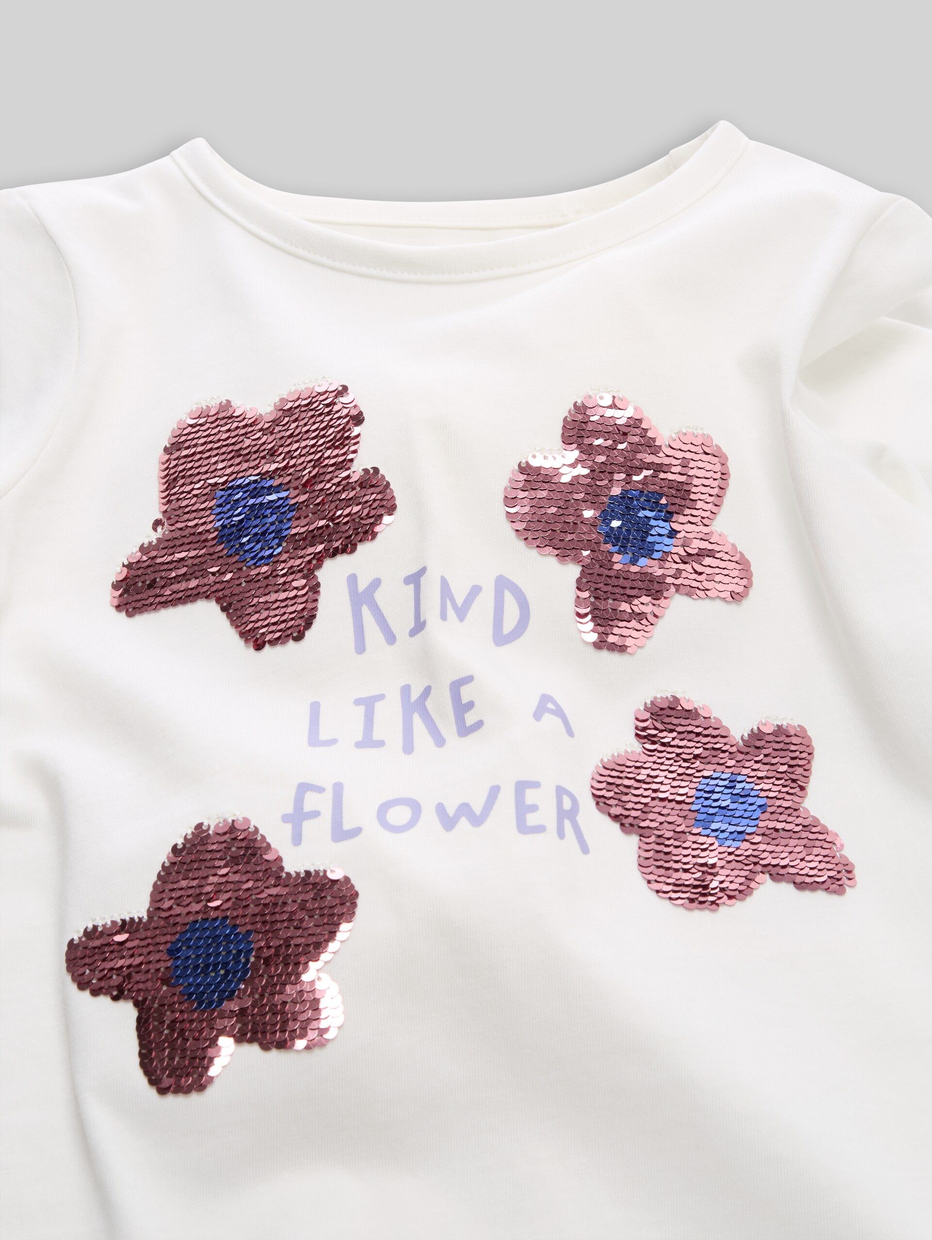 Langarmshirt mit Wendepailletten - Whisper White - Detail-Model-Ansicht