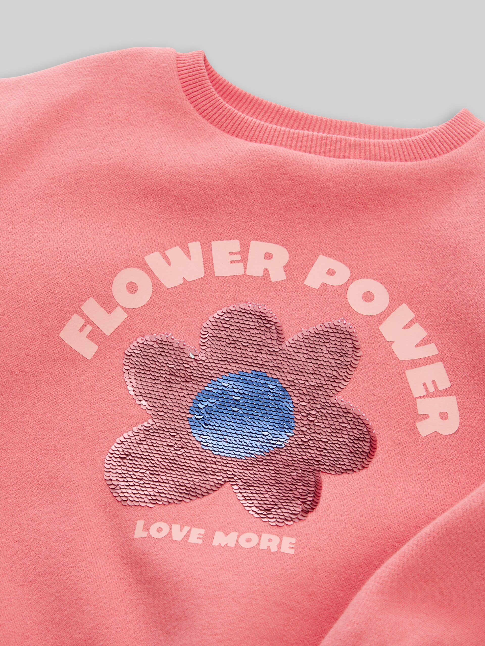 Cropped Sweatshirt mit Wendepailletten - pink dream - Detail-Model-Ansicht