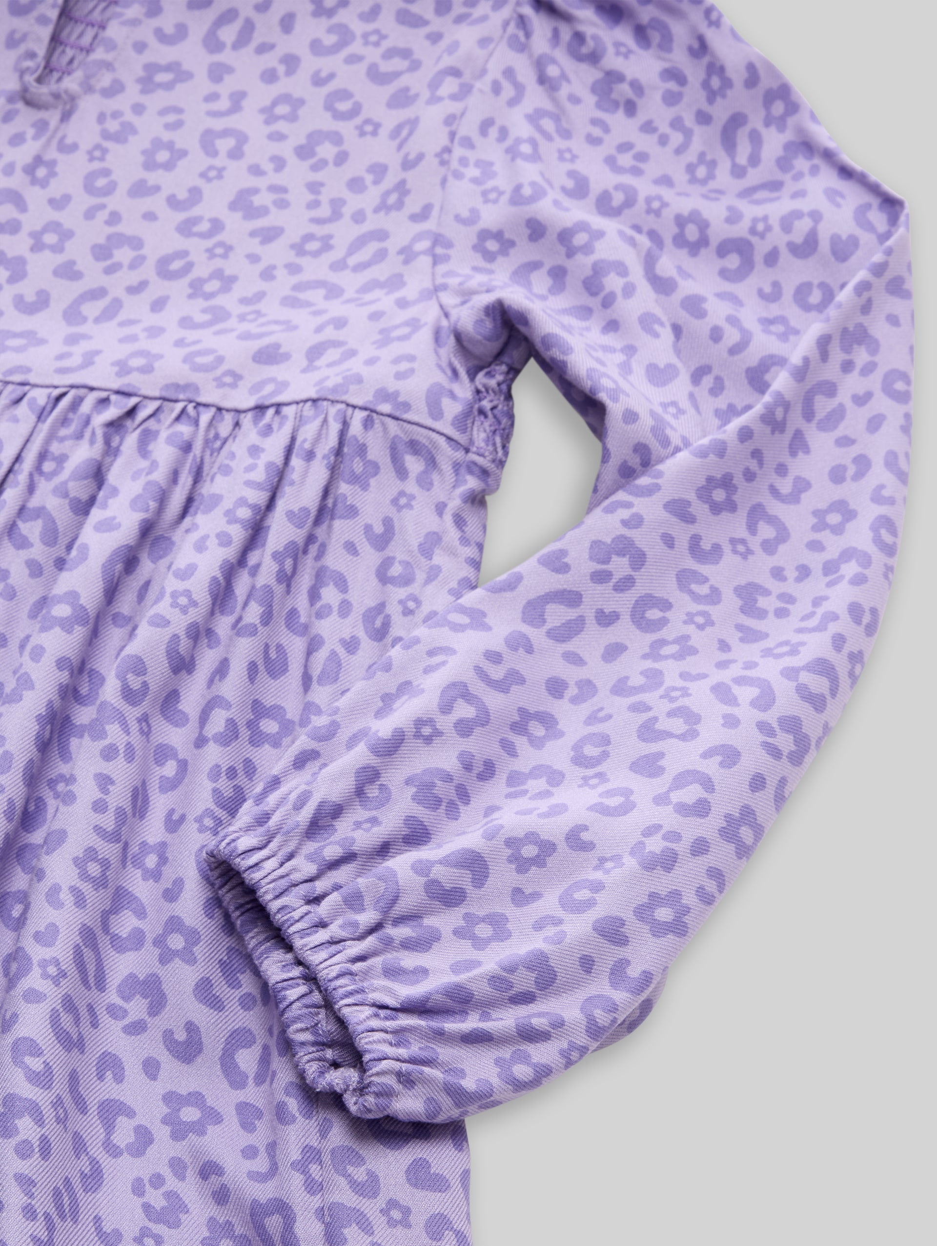 Minijurk met luipaardprint - small lilac leopard print - Detailaanzicht model