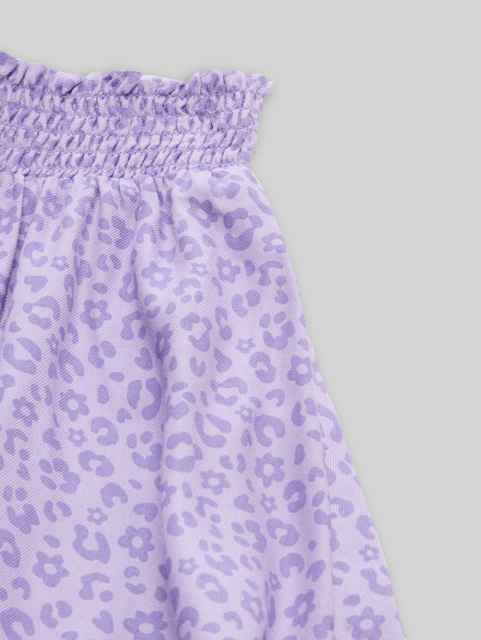 Minirok met luipaardprint - small lilac leopard print - Detailaanzicht model