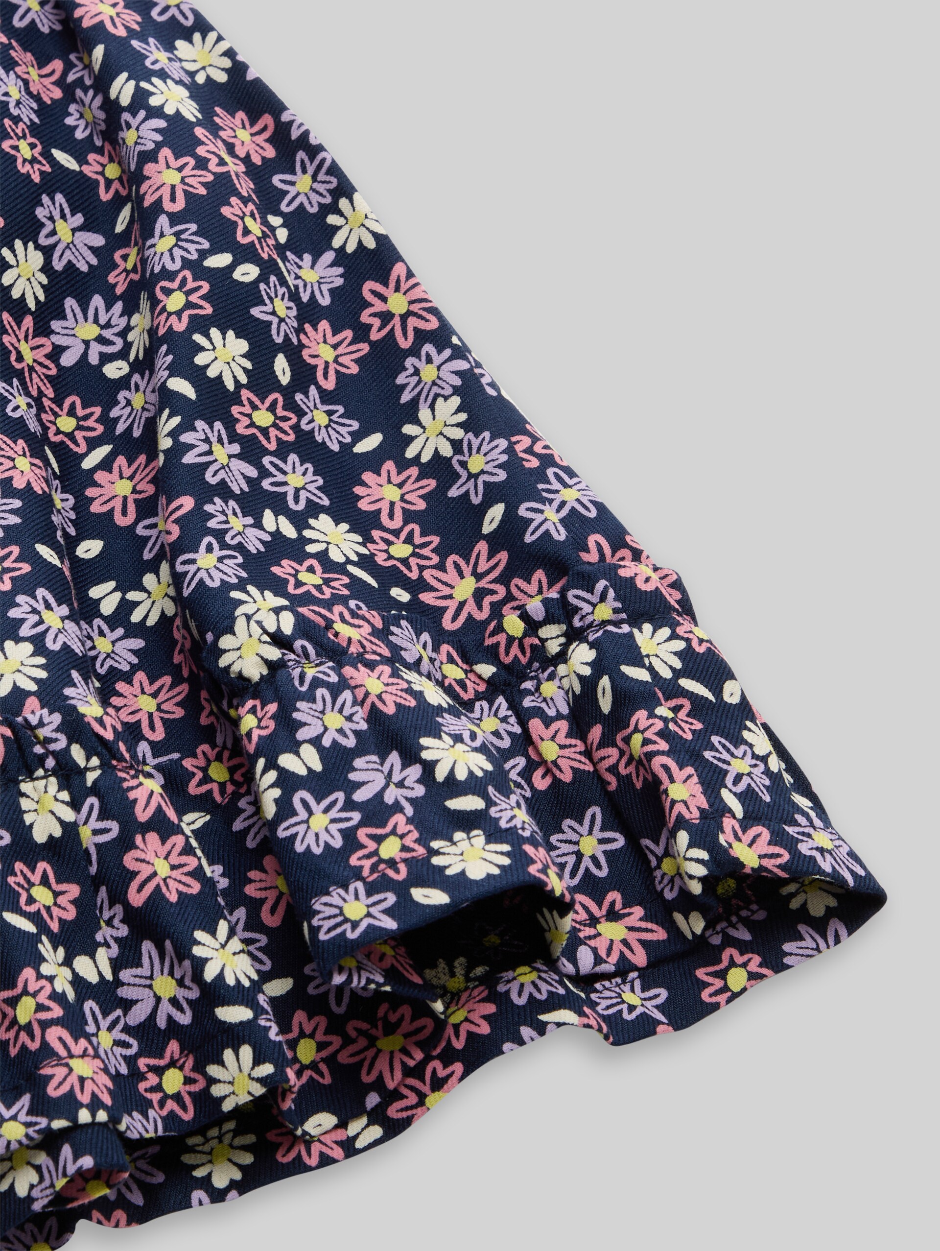 Mini-Rock mit Blumen-Print - cute daisy print - Detail-Model-Ansicht
