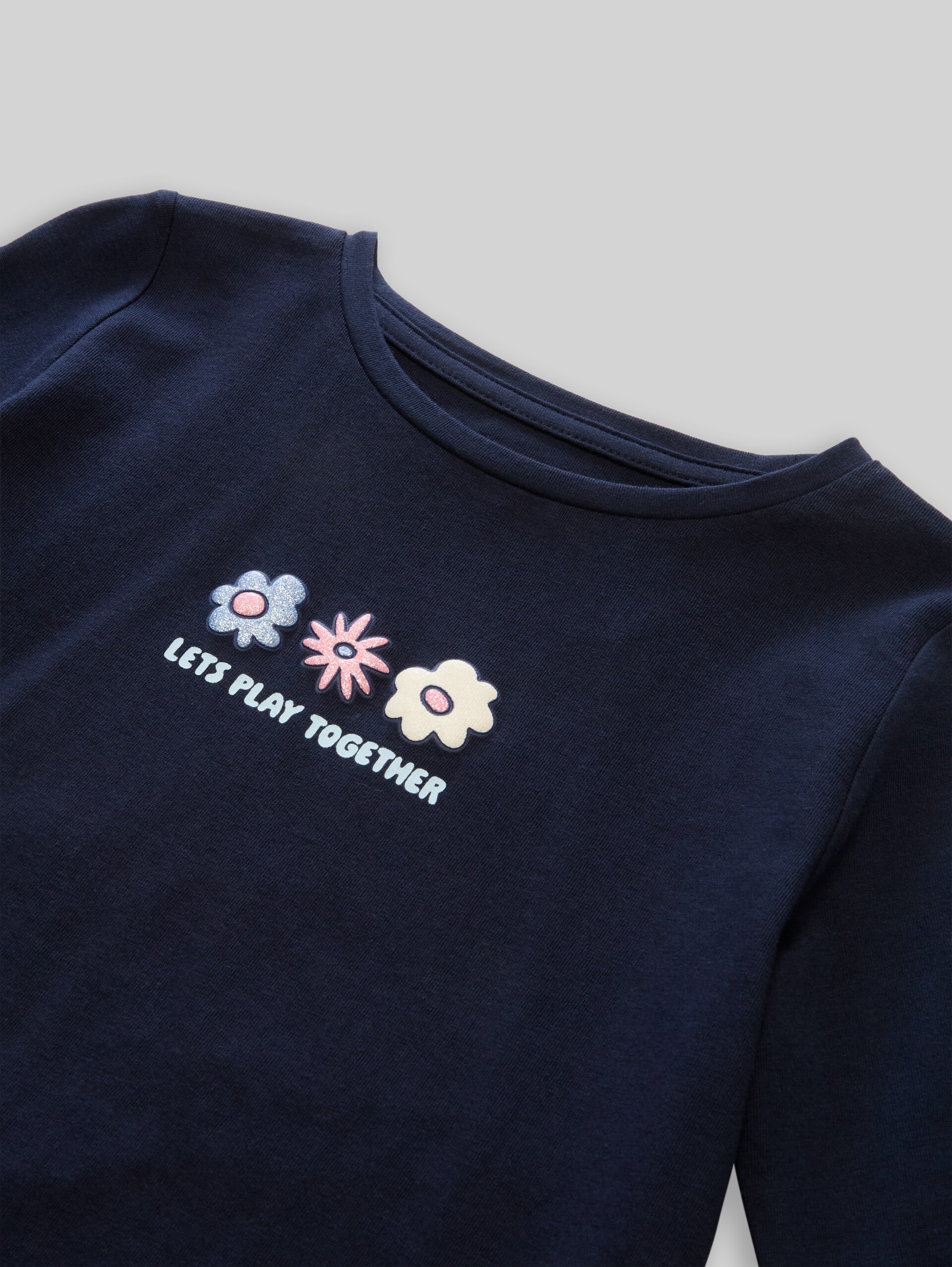 Langarmshirt mit 3D-Print - sky captain blue - Detail-Model-Ansicht