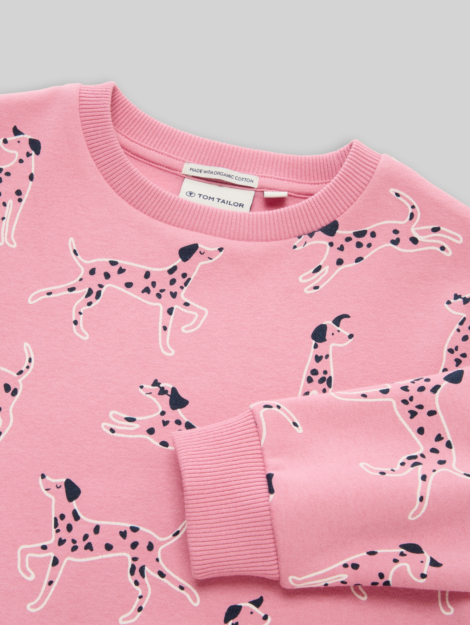 Cropped Sweatshirt mit Allover-Print - cute dalmatian print - Detail-Model-Ansicht