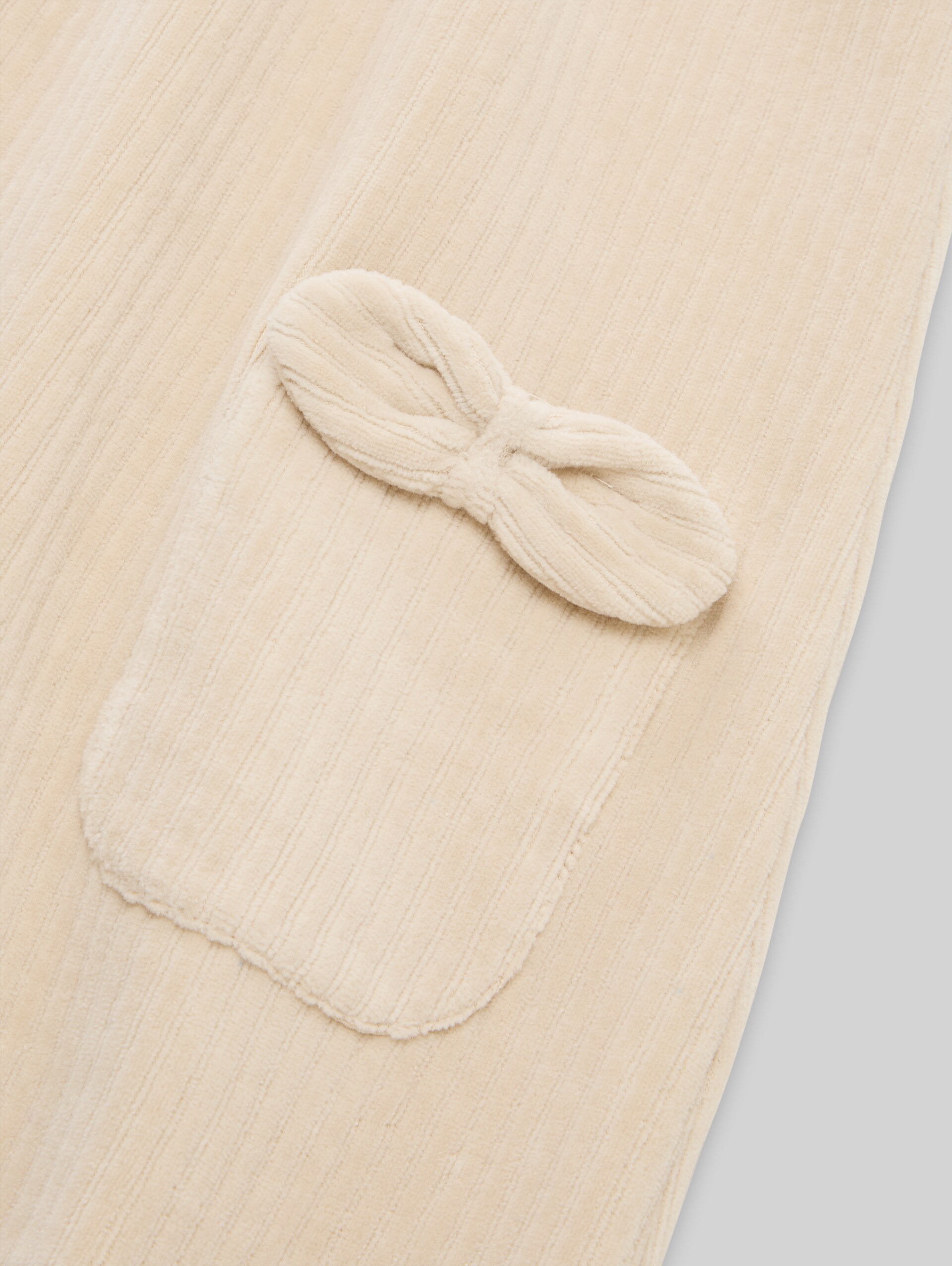 Mini-Kleid aus Cord - Light Sand - Detail-Model-Ansicht