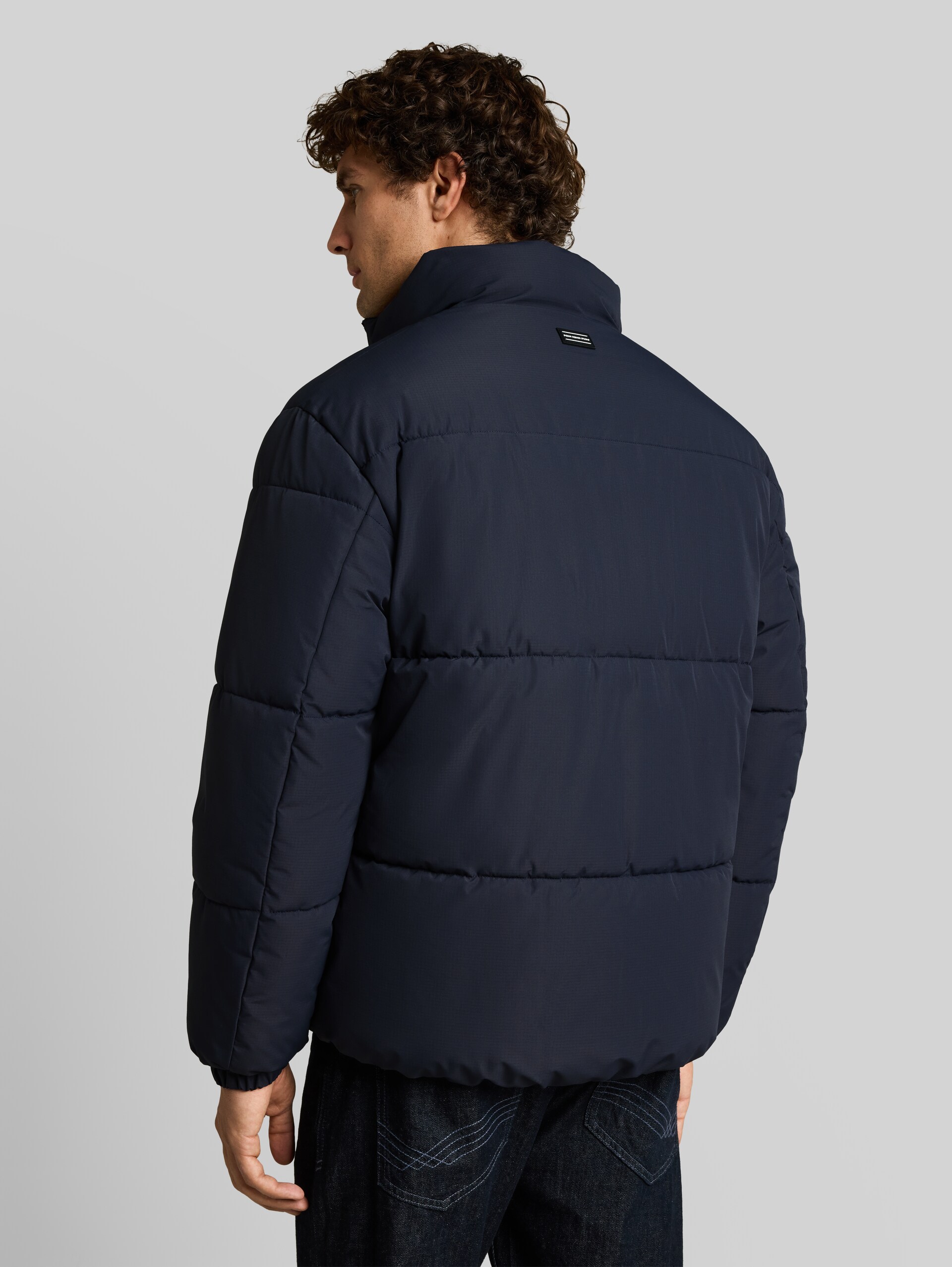 Relaxed Fit Puffer-Jacke mit Stehkragen - sky captain blue - Model-Rückansicht