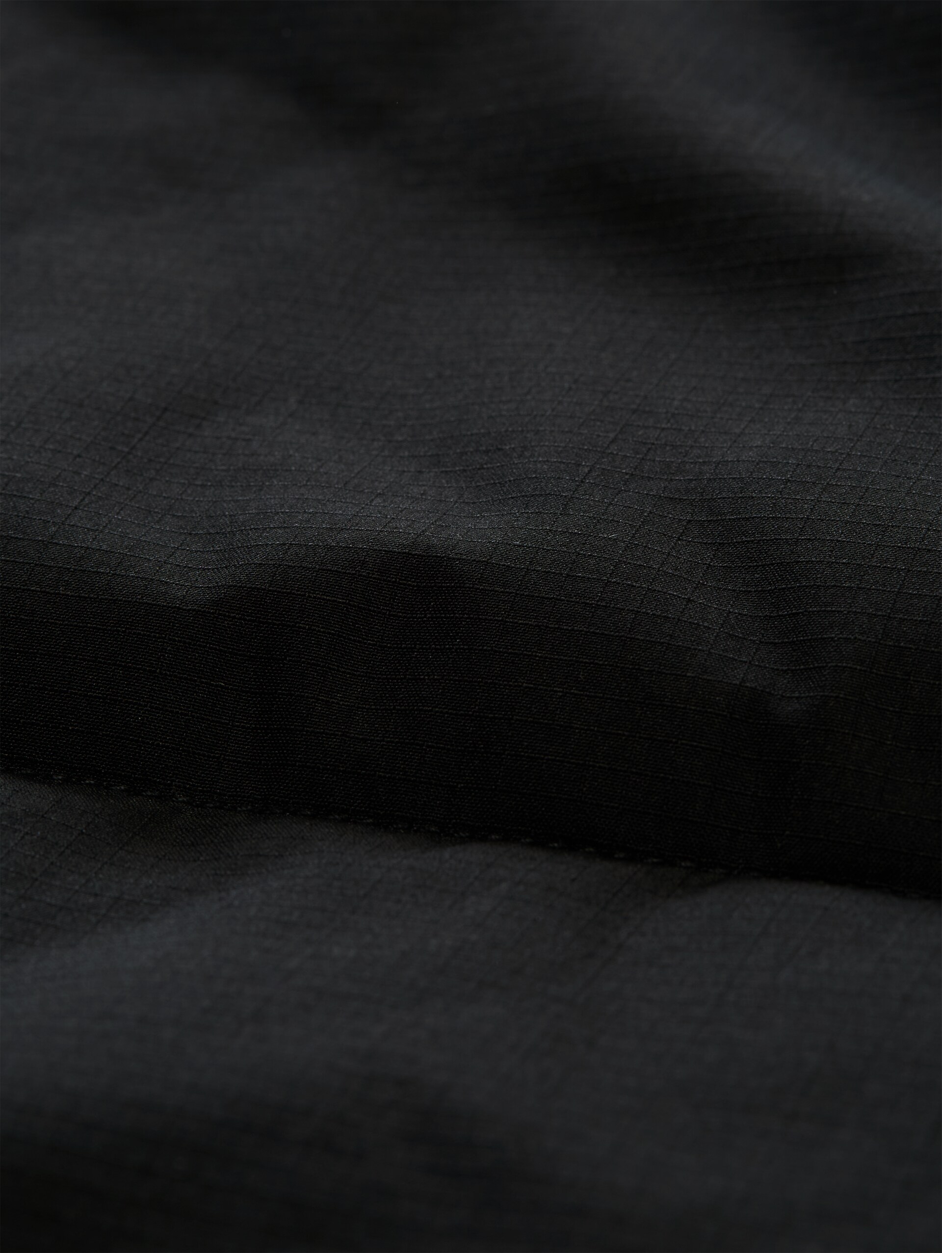 Pufferjack met relaxte pasvorm en opstaande kraag - Black - Detailaanzicht product
