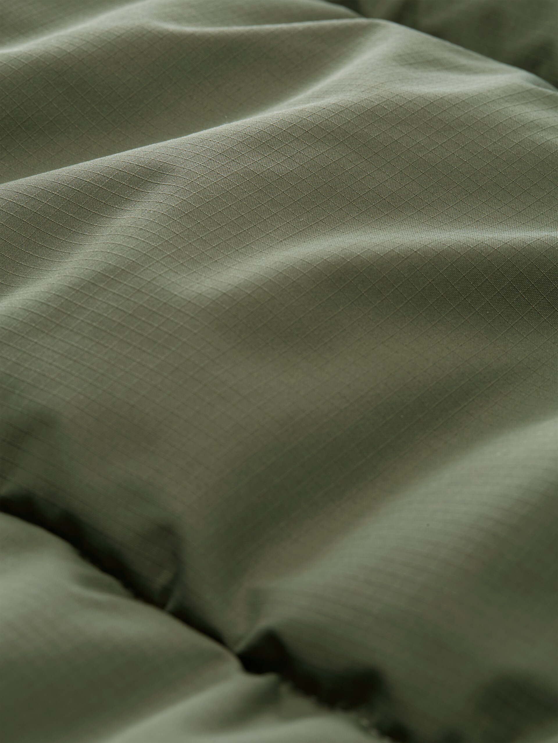 Relaxed Fit Puffer-Jacke mit Kapuze - urban olive green - Produkt-Detail-Ansicht