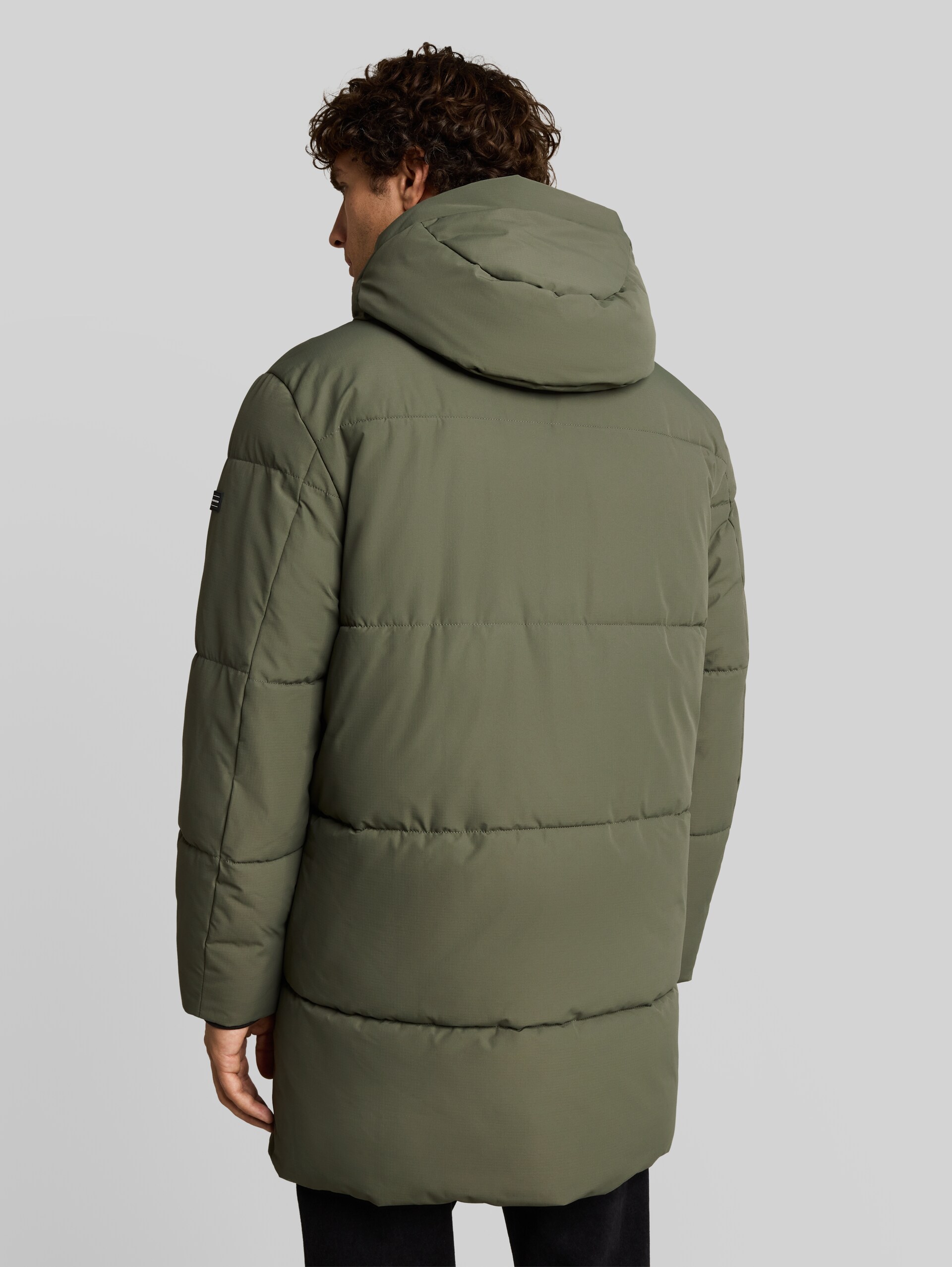 Relaxed Fit Puffer-Parka - urban olive green - Model-Rückansicht