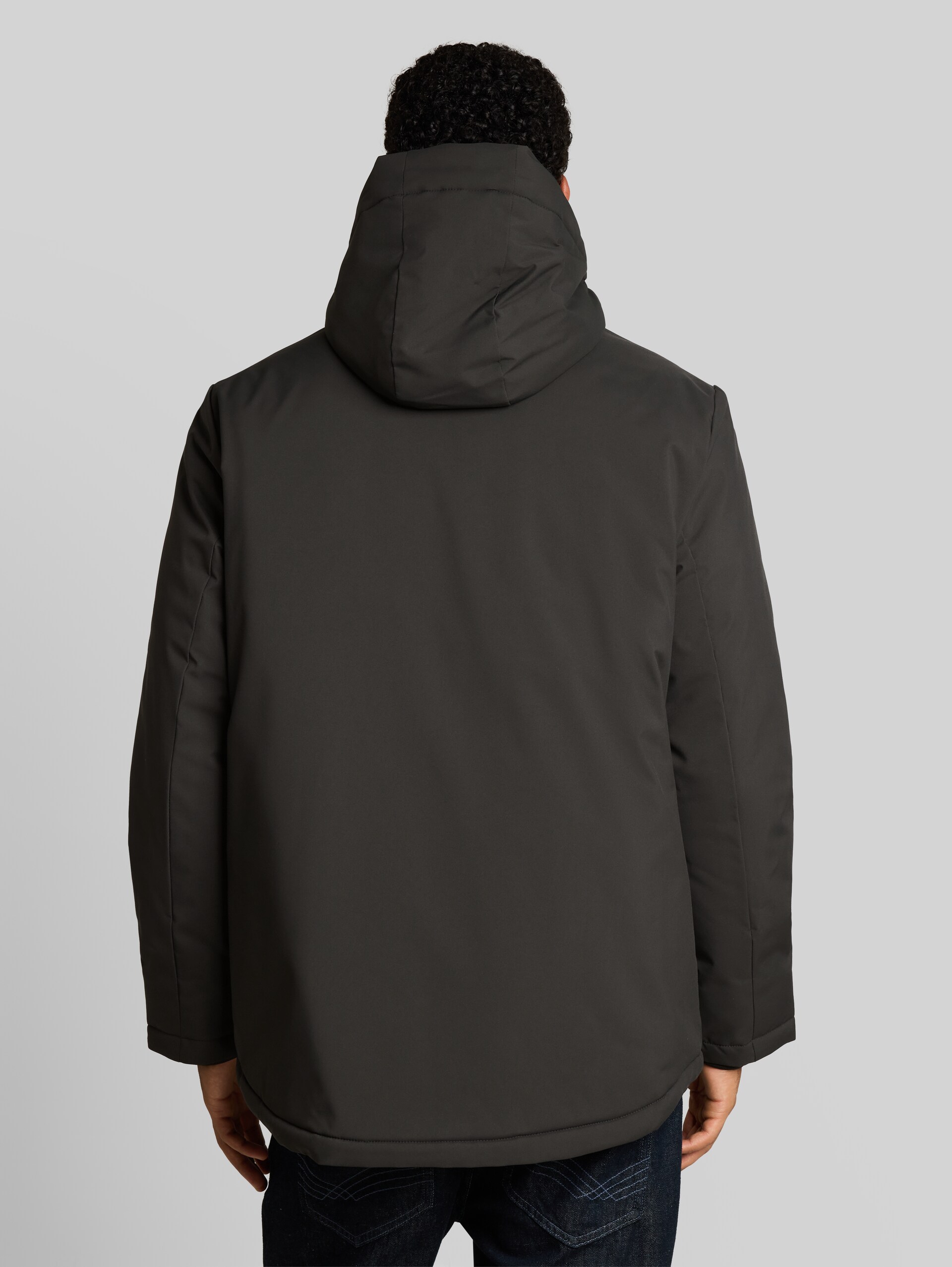 Functioneel jack met relaxte pasvorm en afneembare capuchon - Coal Mine Grey - Model-achteraanzicht