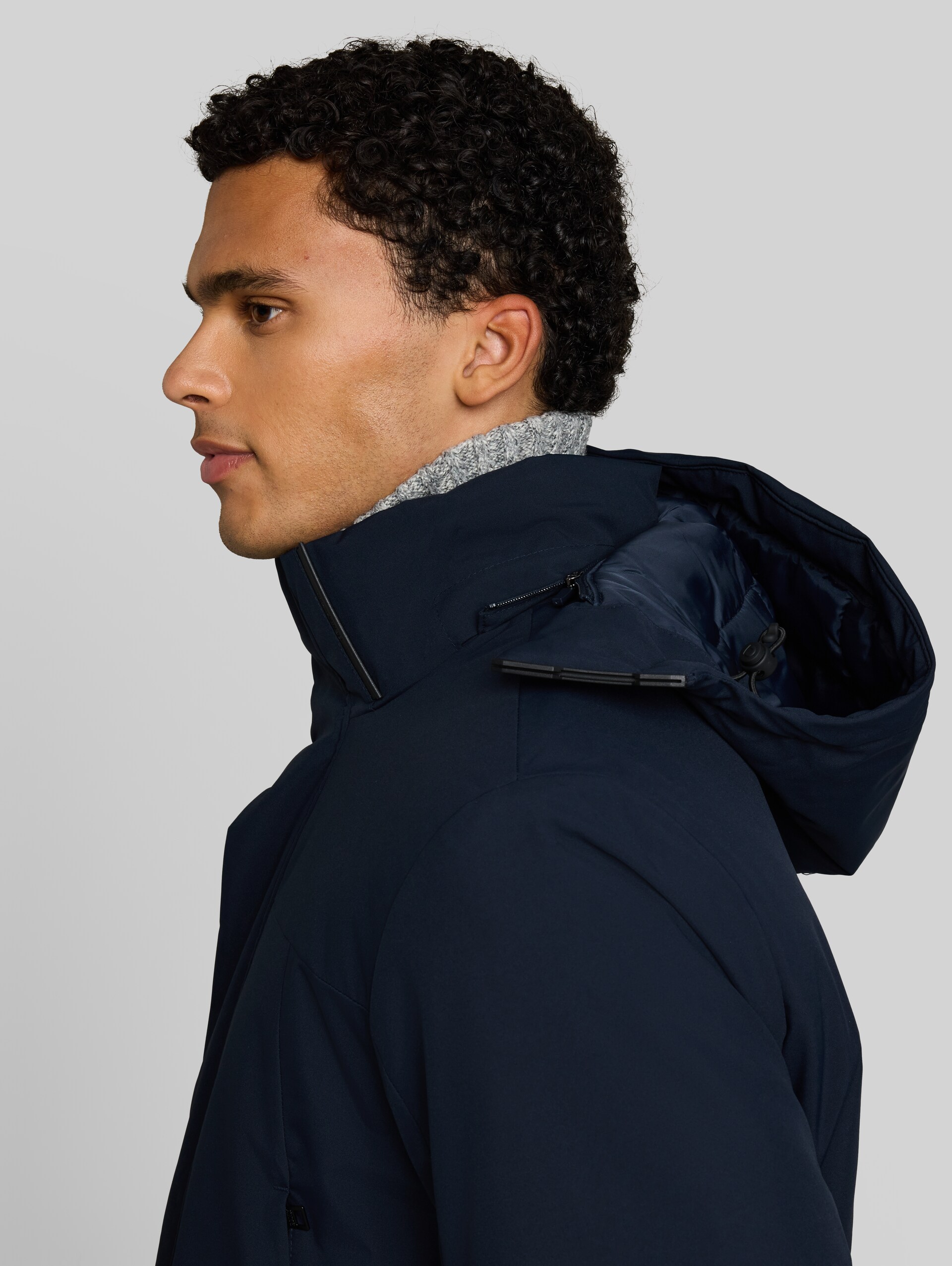 Parka met relaxte pasvorm en afneembare capuchon - sky captain blue - Detailaanzicht model