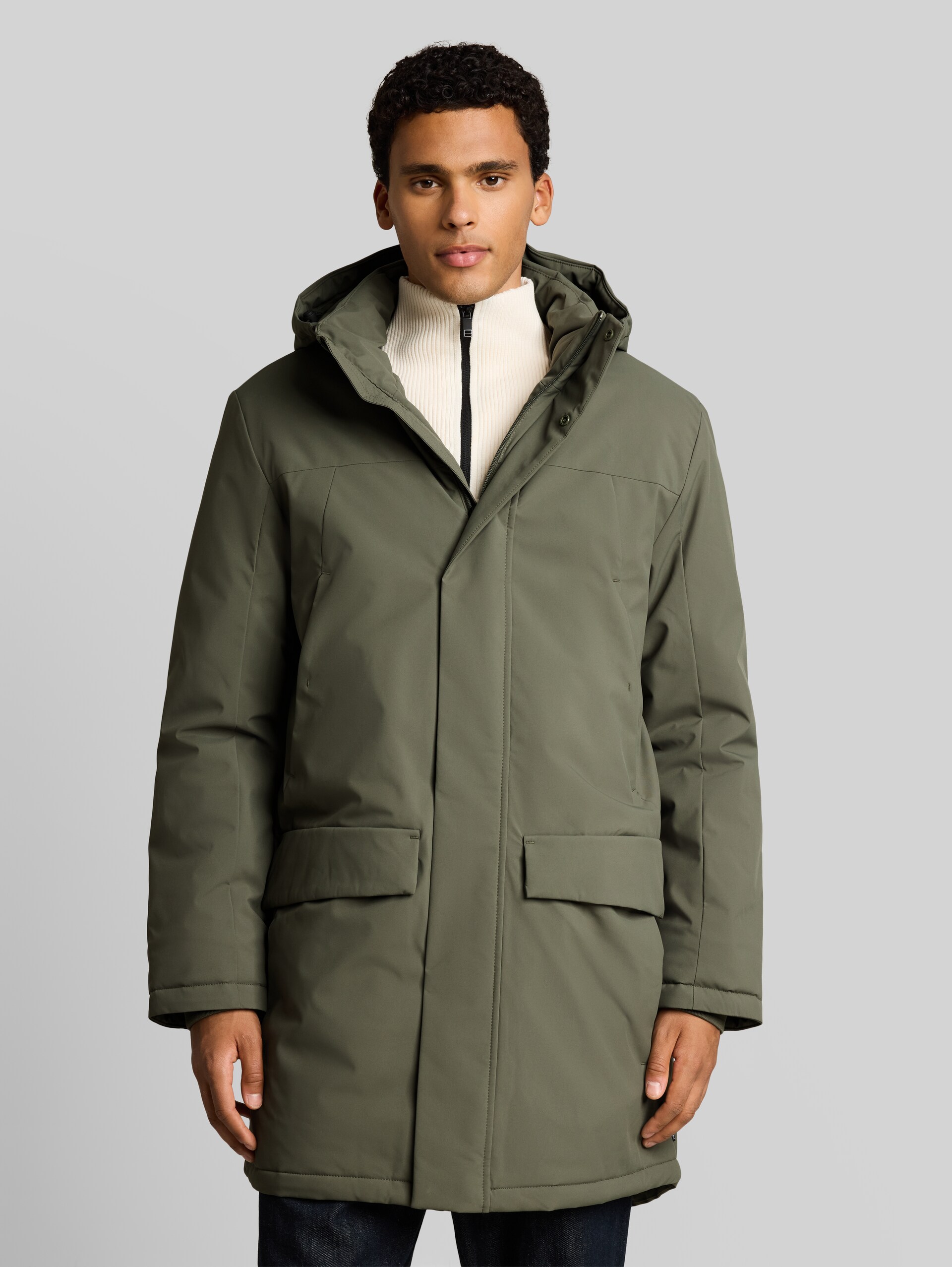 Parka met relaxte pasvorm en afneembare capuchon - urban olive green - Model vooraanzicht