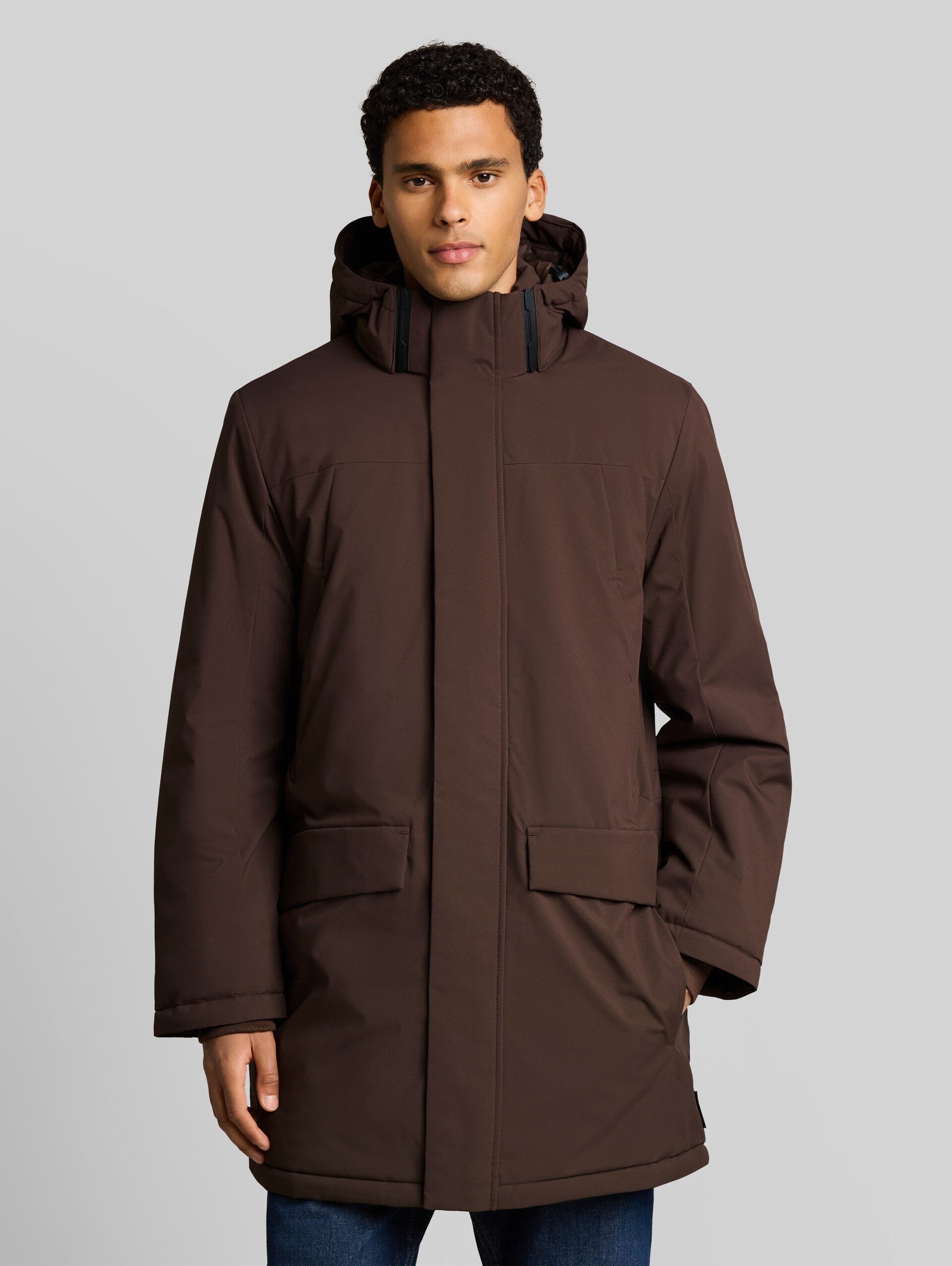 Parka met relaxte pasvorm en afneembare capuchon - cool dark brown - Model vooraanzicht