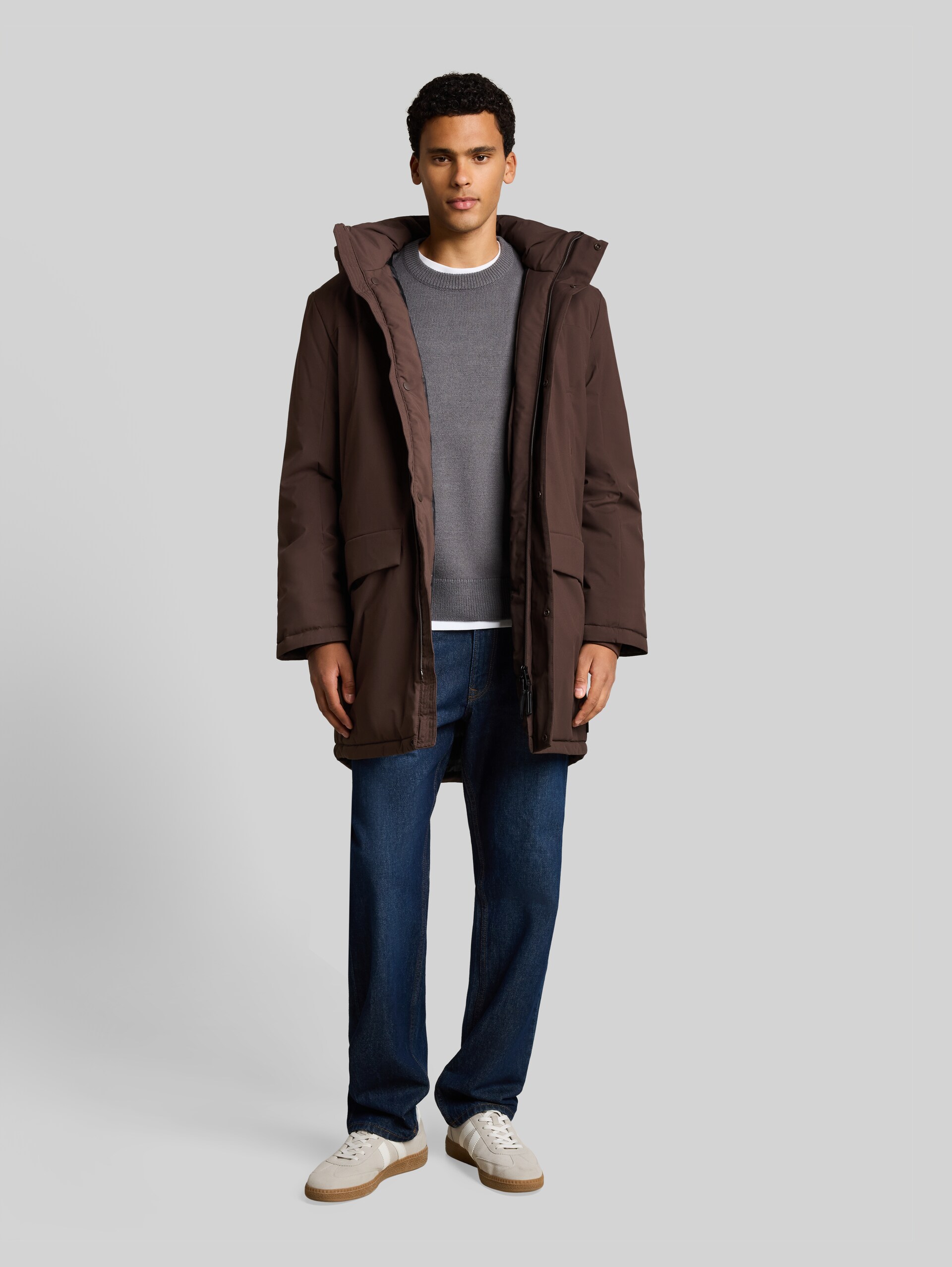 Parka met relaxte pasvorm en afneembare capuchon - cool dark brown - zijaanzicht model