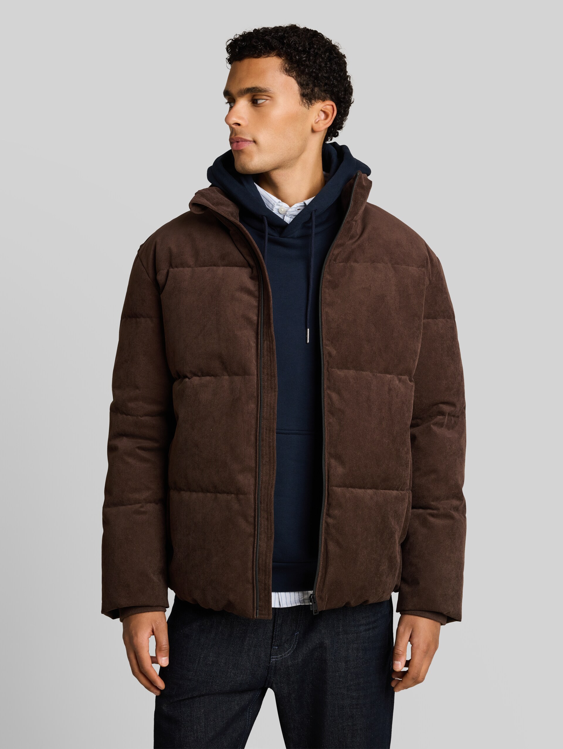 Veste matelassée en velours côtelé à la coupe décontractée - cool dark brown - Vue de face du modèle